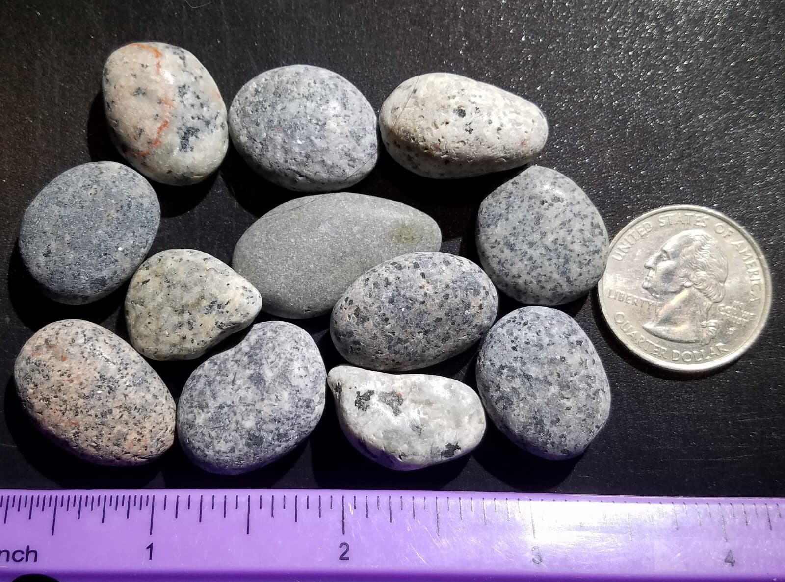 Yooperlite Set - 12 BRIGHT Lake Superior Syenite Stones w/ Fluorescent Sodalite 2