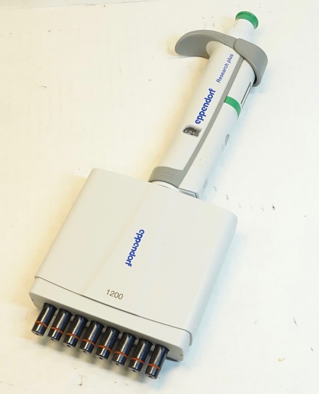 Eppendorf Research Plus 8, Multi-Channel 1200 Pipet, Pipette; 120-1200uL 4