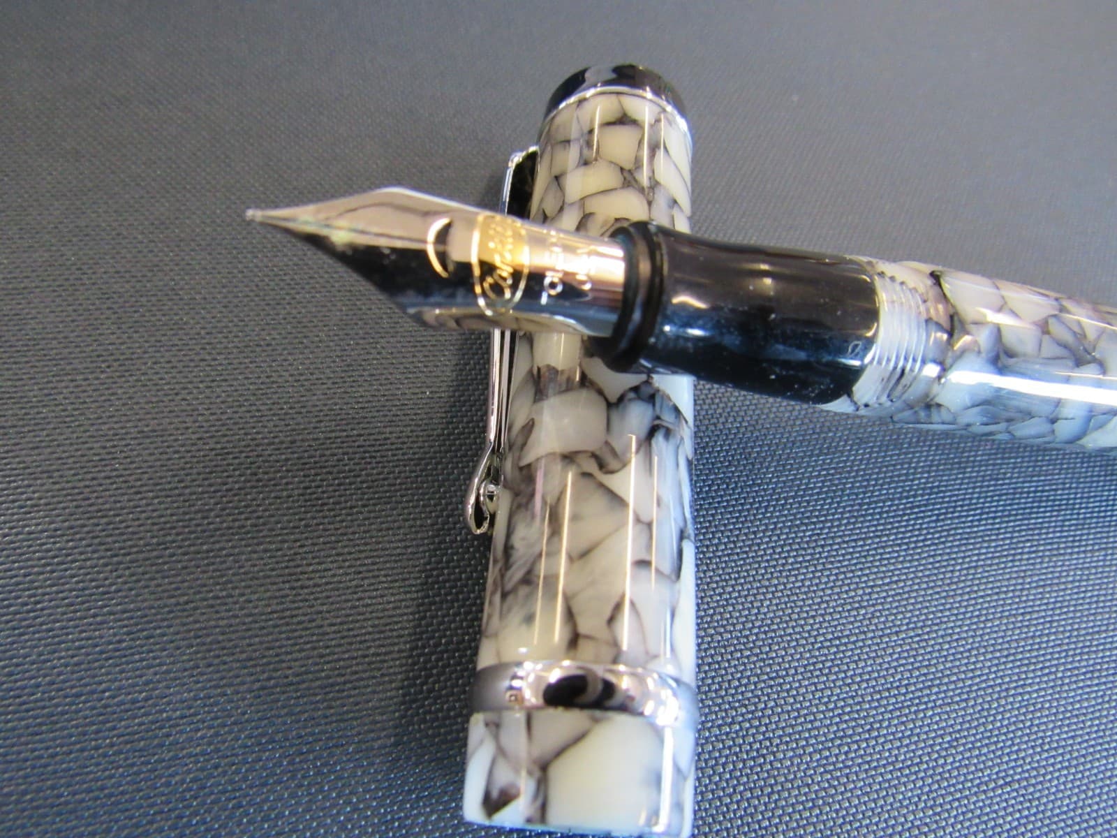 Conklin Duragraph Fountain Pen Cracked Ice 3
