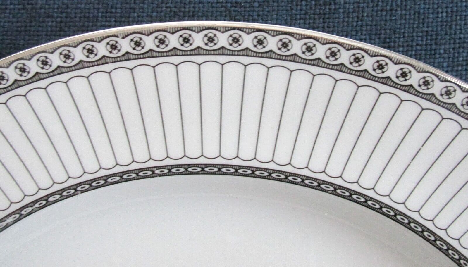 Wedgwood Contrasts Colonnade 13 1/4" Chop Plate Round Platter w/ Platinum- 1999 5