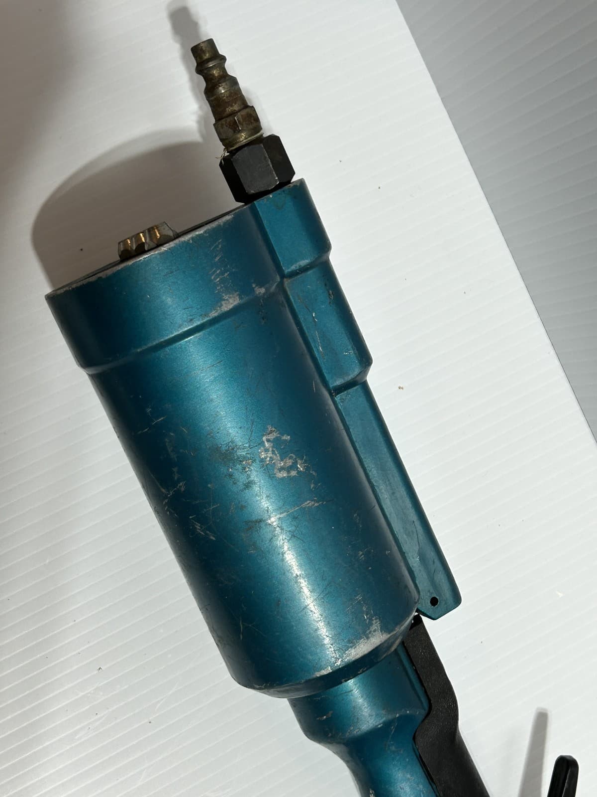 Used Air Rivet Gun Pneumatic Tool Riveter Heavy Duty Industrial 4