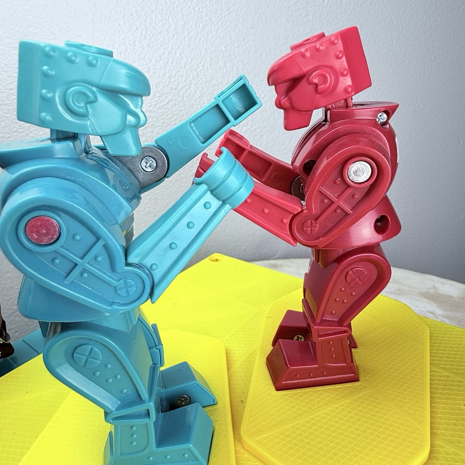 Mattel Games Rock 'Em Sock 'Em Robots Boxing Game - CCX97 4