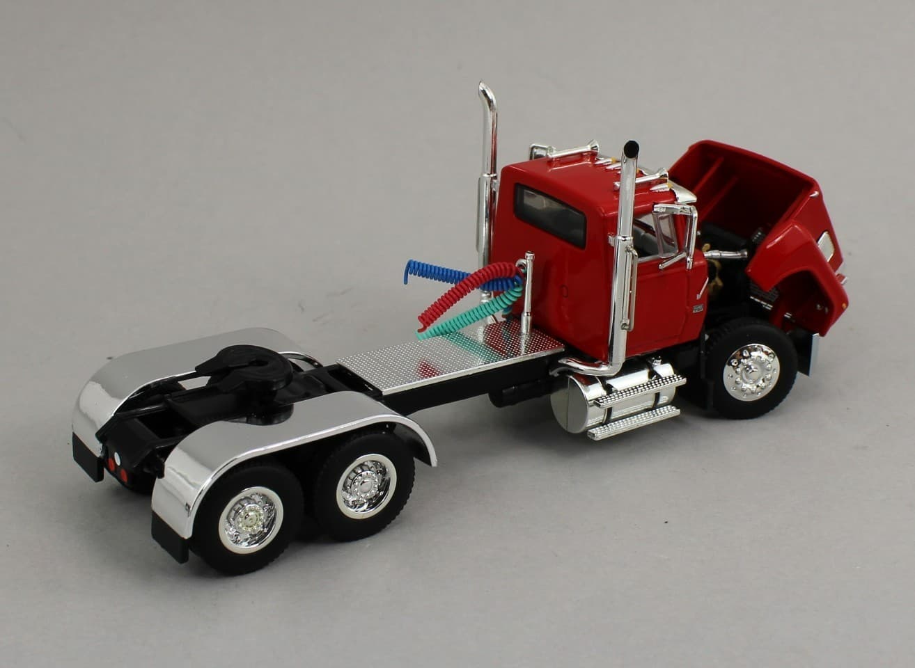 DCP 1:64 *RED* FORD LTL 9000 Day Cab Sleeper Semi Truck *NEW* 3