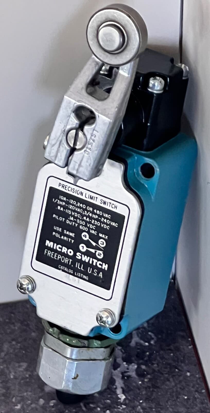 Honeywell 1LS1-L MICRO SWITCH™ Limit Switch, Side Rotary, SPDT, 10A 2