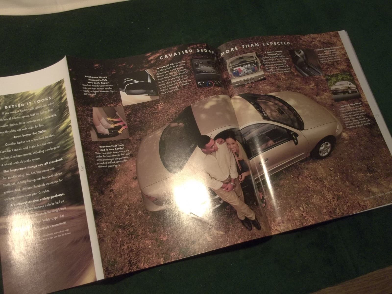 MINT 2000 Chevrolet Chevy Cavalier Sales Brochure  w/Color Chart ~  #860 6