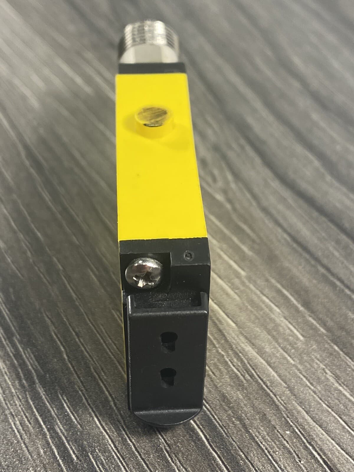 Banner Engineering SM2A312FPQD Mini-Beam Fiber Optic Sensor  24-240VAC - USA 6