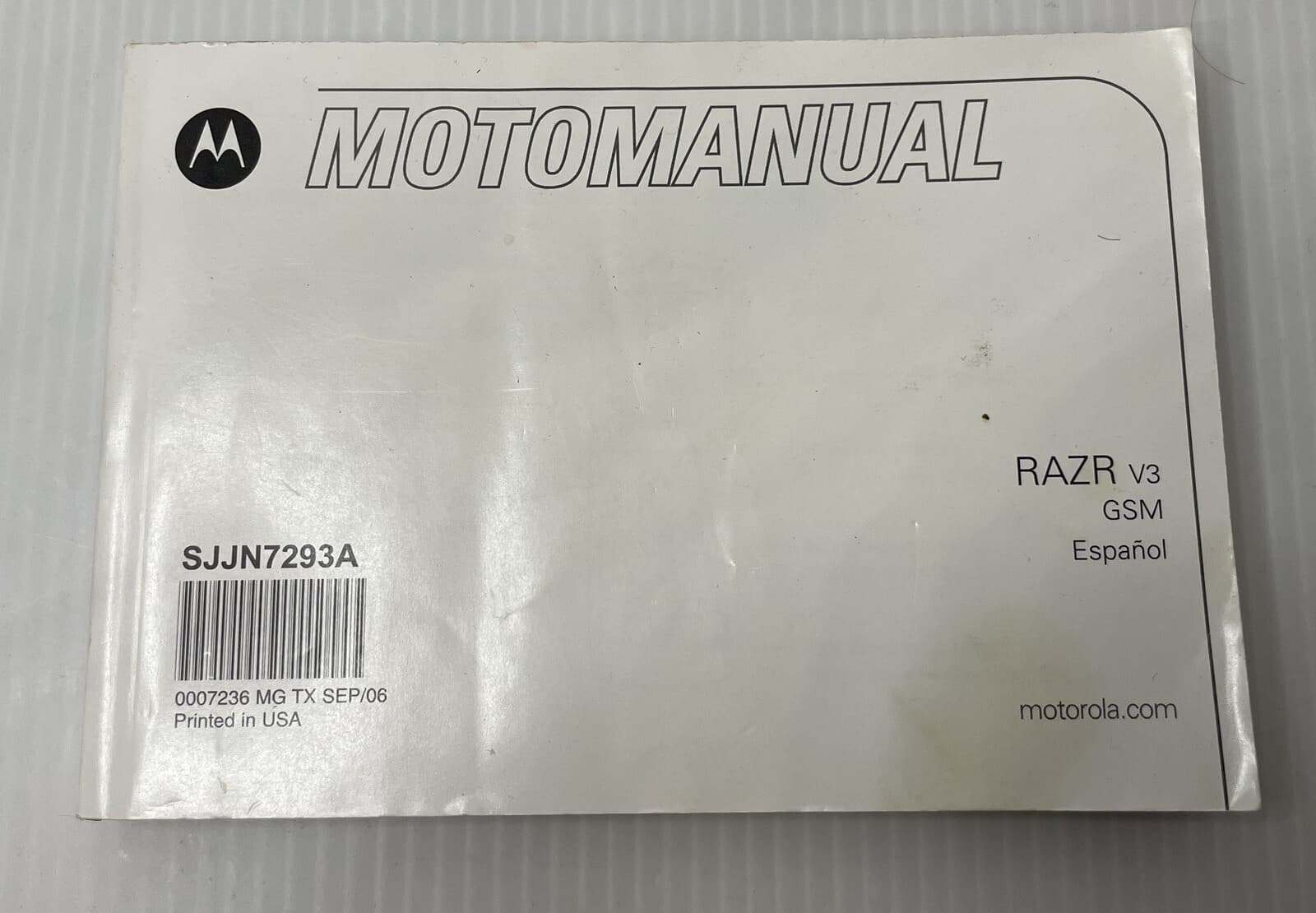 Motorola MOTOMANUAL Only RAZR V3 GSM Mobile Wireless Cell Phone Original Manual 2