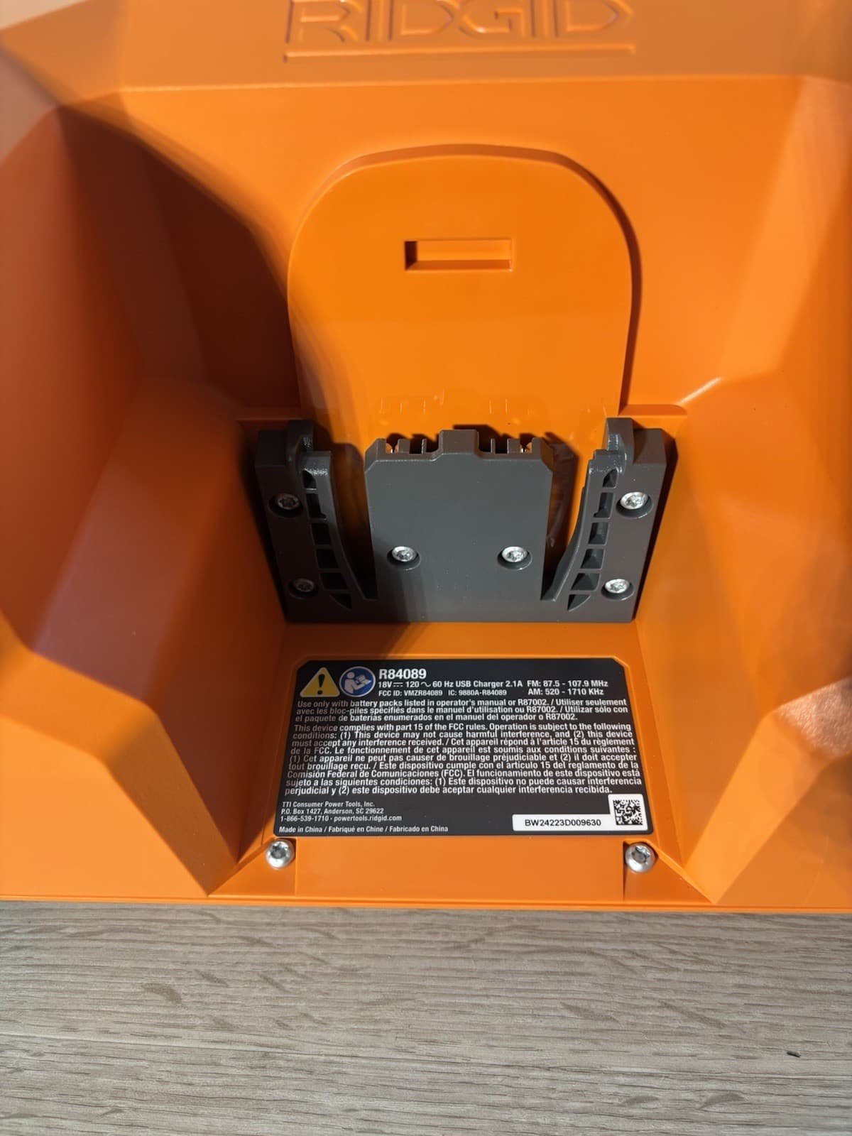 RIDGID R84089 18V Hybrid Jobsite Radio with Bluetooth Technology (NO POWER CORD) 5