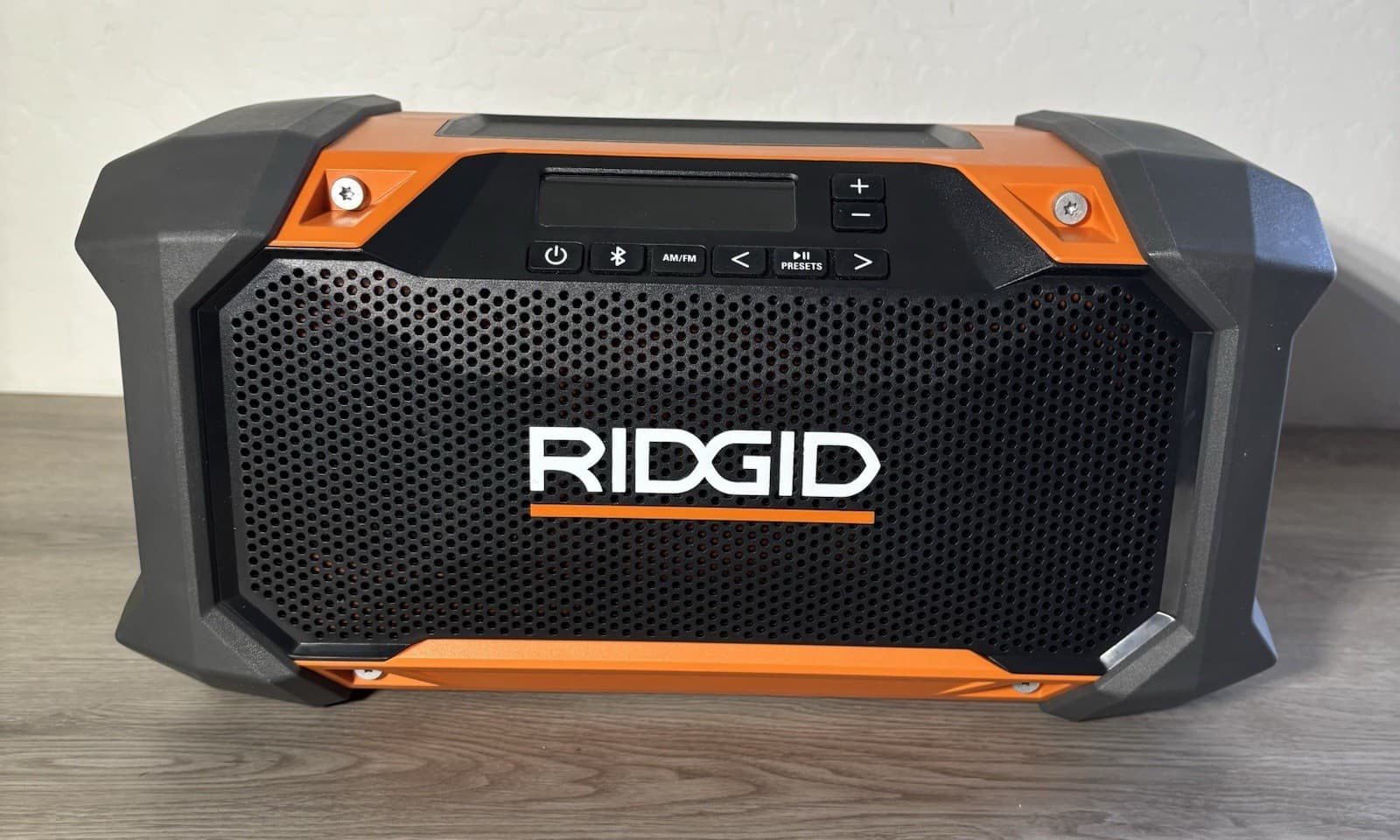 RIDGID R84089 18V Hybrid Jobsite Radio with Bluetooth Technology (NO POWER CORD)