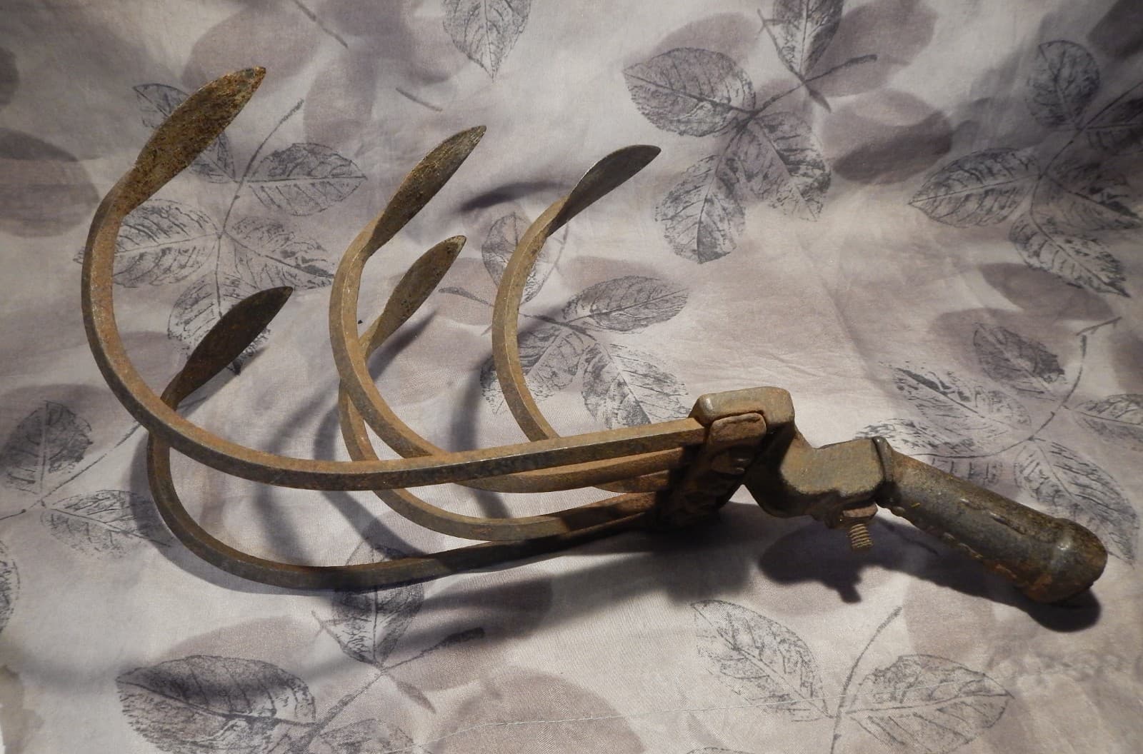 primitive vintage Iron Cultivator Head - 5 tine authentic rustic garden tool 3