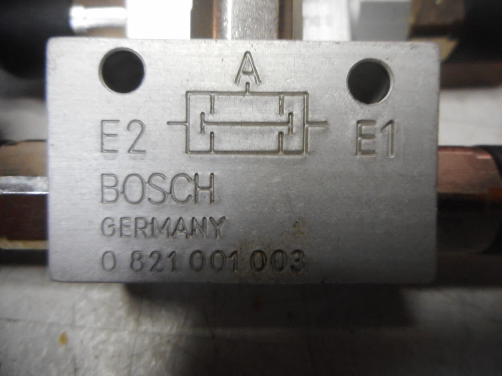 BOSCH 2 x SHUTTLE (OR) 0821000003 and 2 x TWIN-PRESSURE (AND) VALVES 0821001003 3
