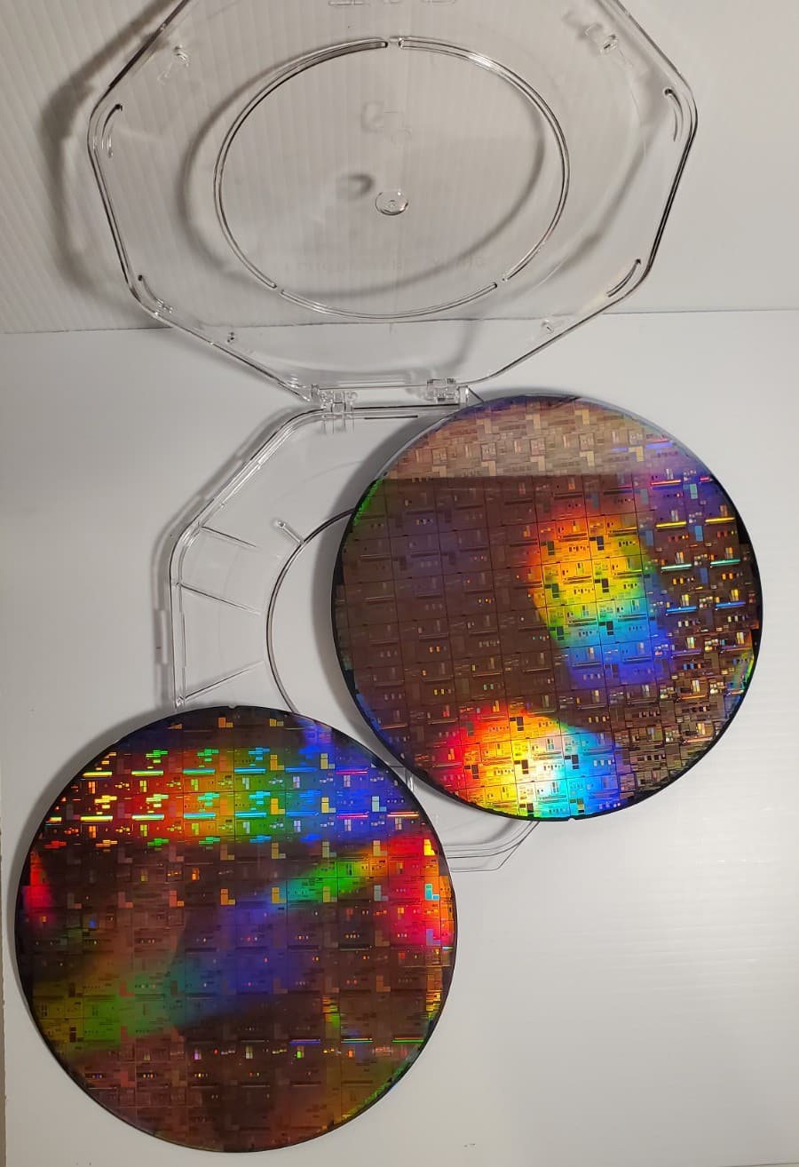 2 PC Lot  8" CU Copper IC Semiconductor Silicon Wafers in Fluoroware Container