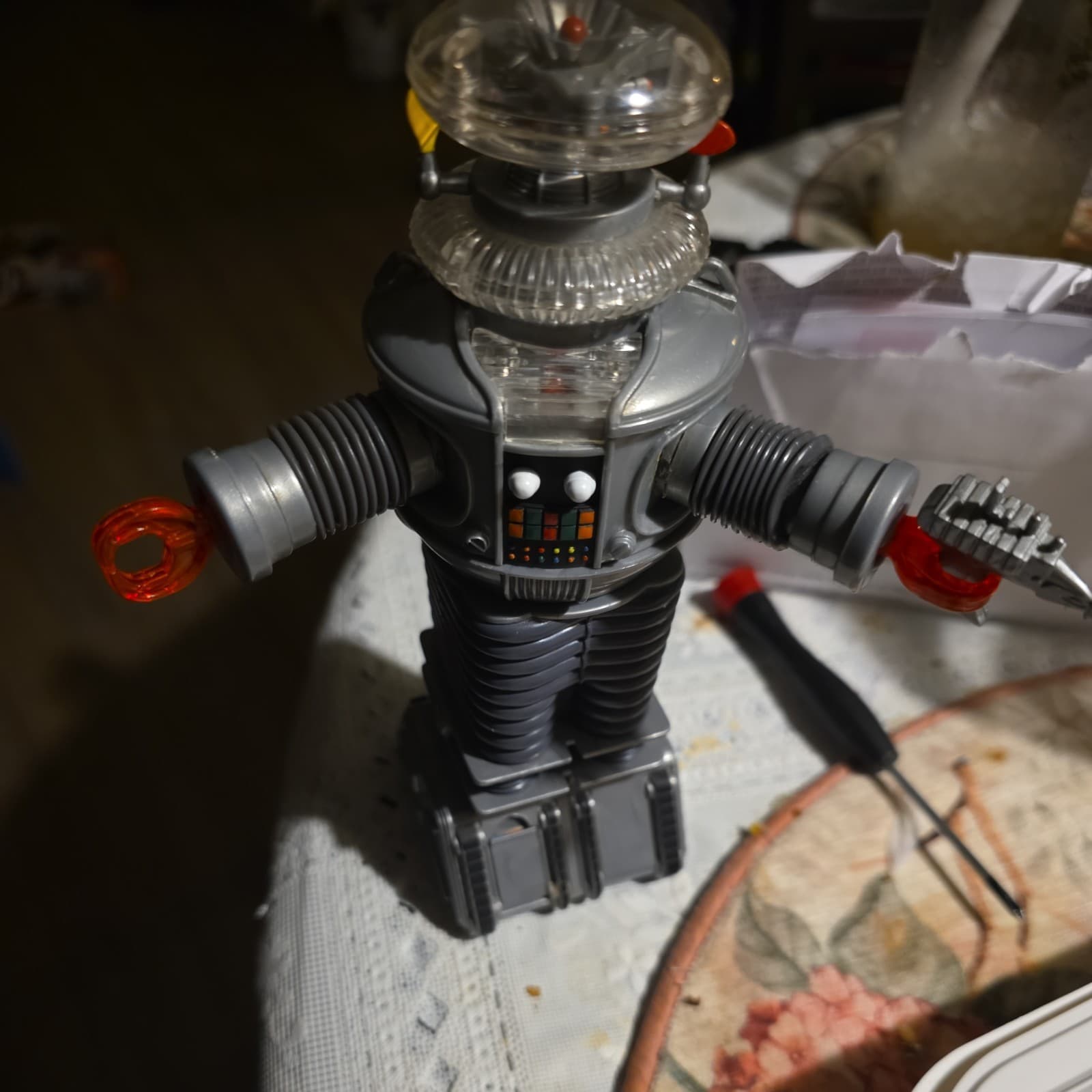 Robot Lost in Space VTG 1997 Trendmasters B9 works sounds and rolls Newline Toy  5