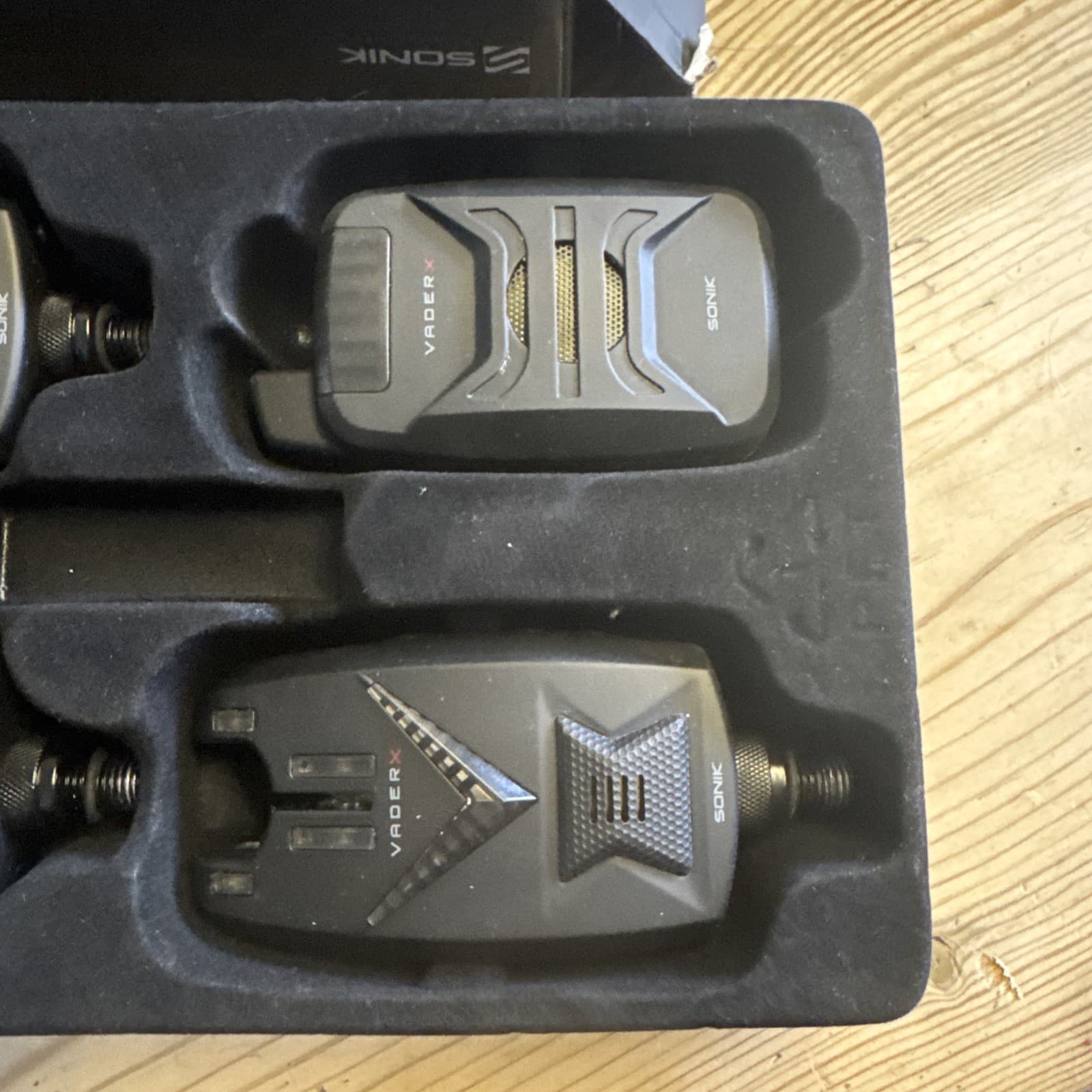 Sonik Vader x Bite Alarm 3 alarms and a receiver  missing screw in snag ends 4