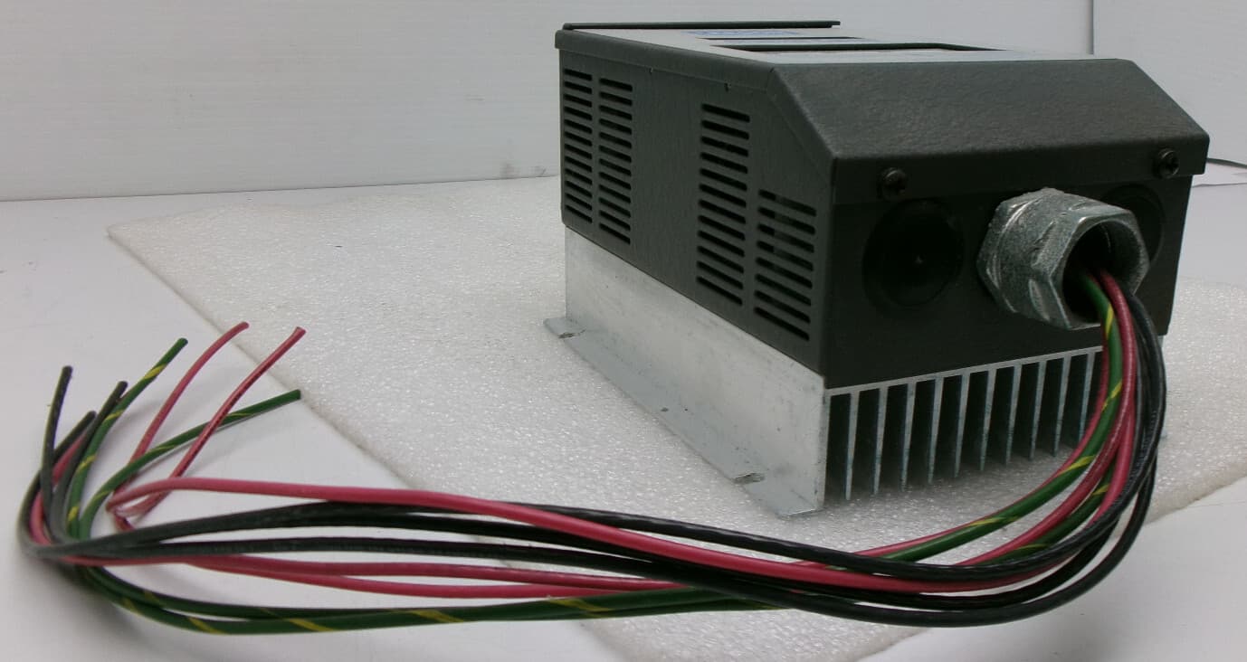 LEESON SPEEDMASTER AC MOTOR CONTROL ADJUSTABLE SPEED MODEL 174916.00 #206UNP 4