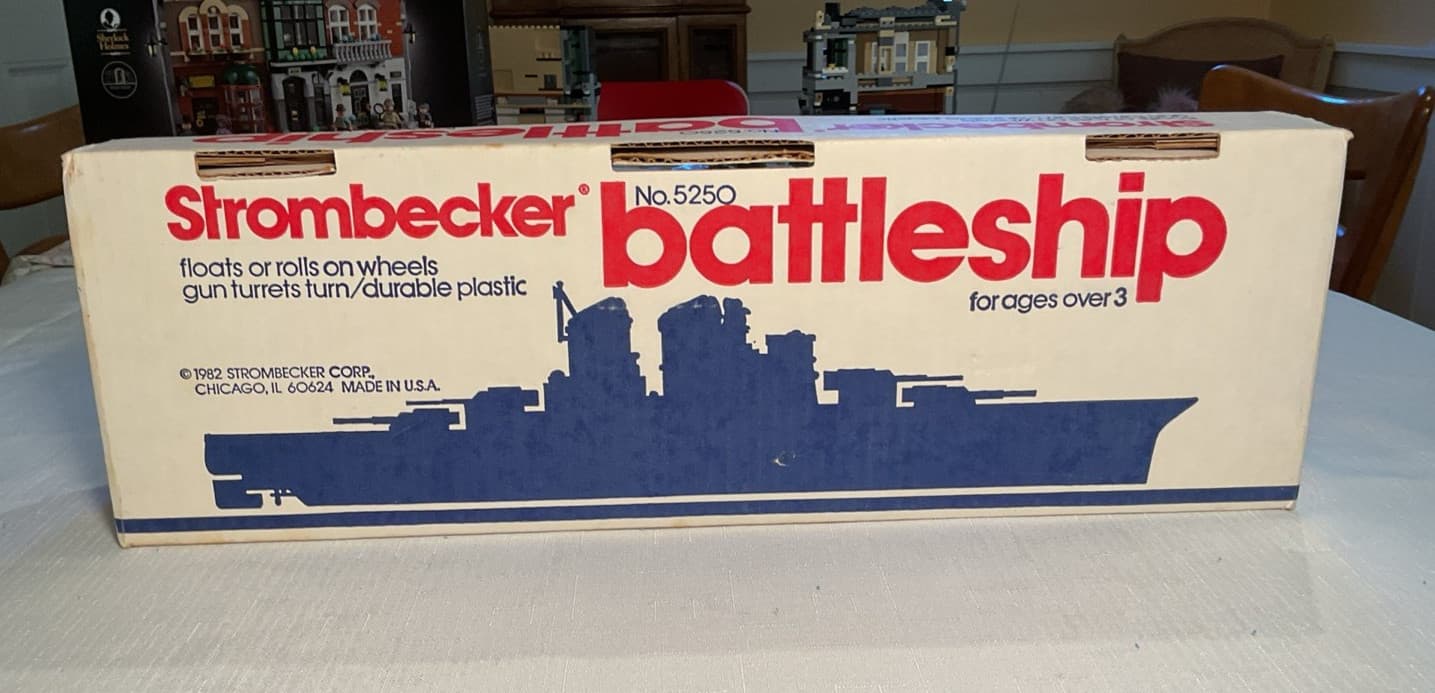 Vintage Strombecker toy Battleship #5250 1982 in original box preowned 3