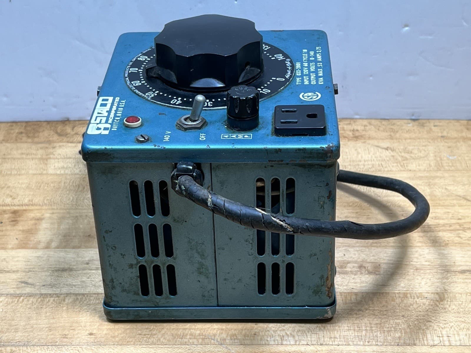 Staco 033-2001 Variable Electric Autotransformer - 3.75 AMPS, Output: 0-140v 6