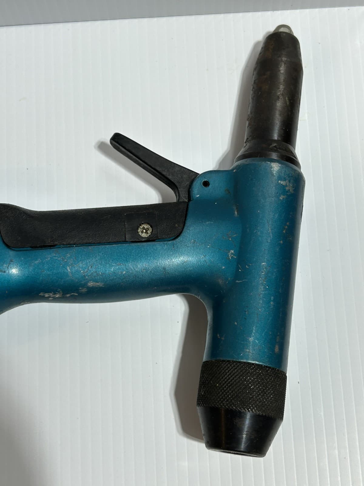 Used Air Rivet Gun Pneumatic Tool Riveter Heavy Duty Industrial 2