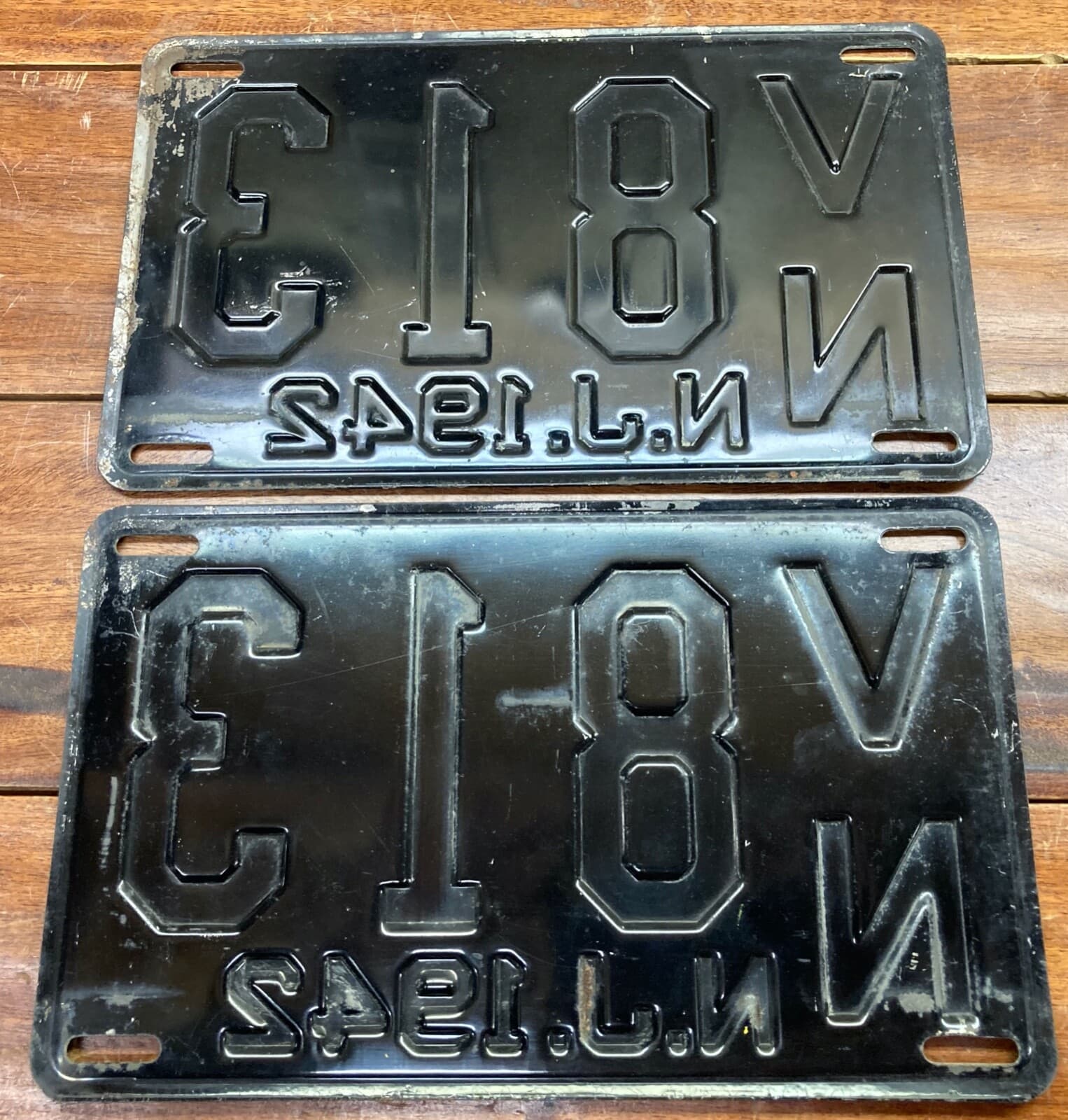 V. NICE 1942 1943 MORRIS COUNTY, NEW JERSEY LICENSE PLATES, ORIGINAL PAINT VN813 5