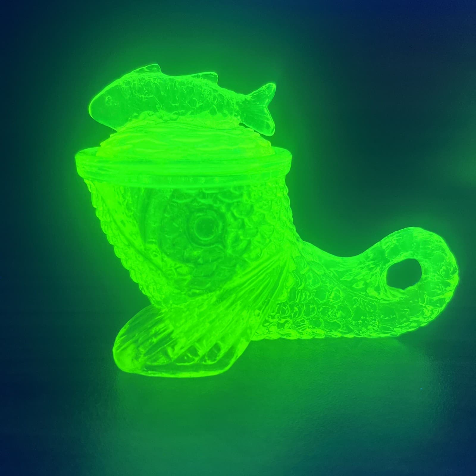 Summit Glass Pisello Dolphin Fish Whale Salt Cellar w/ Lid 3.5in Yellow Vaseline