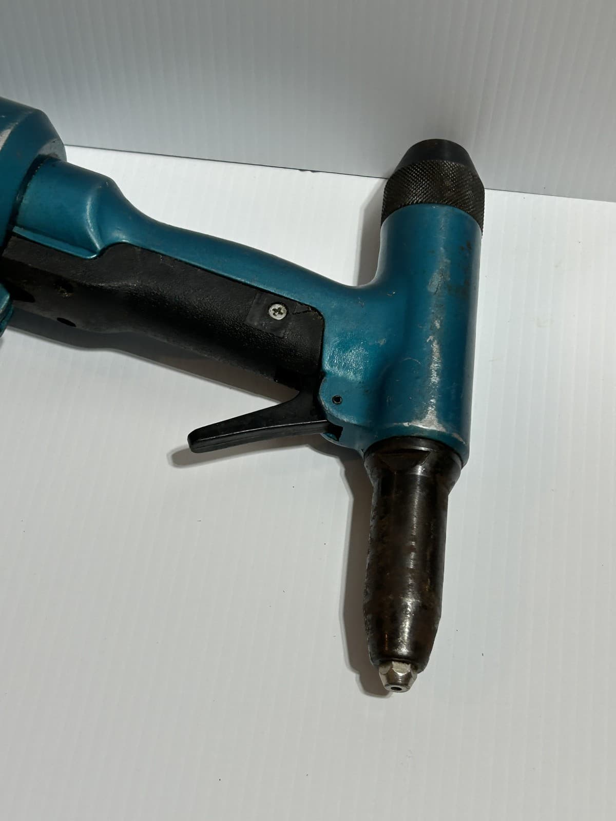Used Air Rivet Gun Pneumatic Tool Riveter Heavy Duty Industrial 6