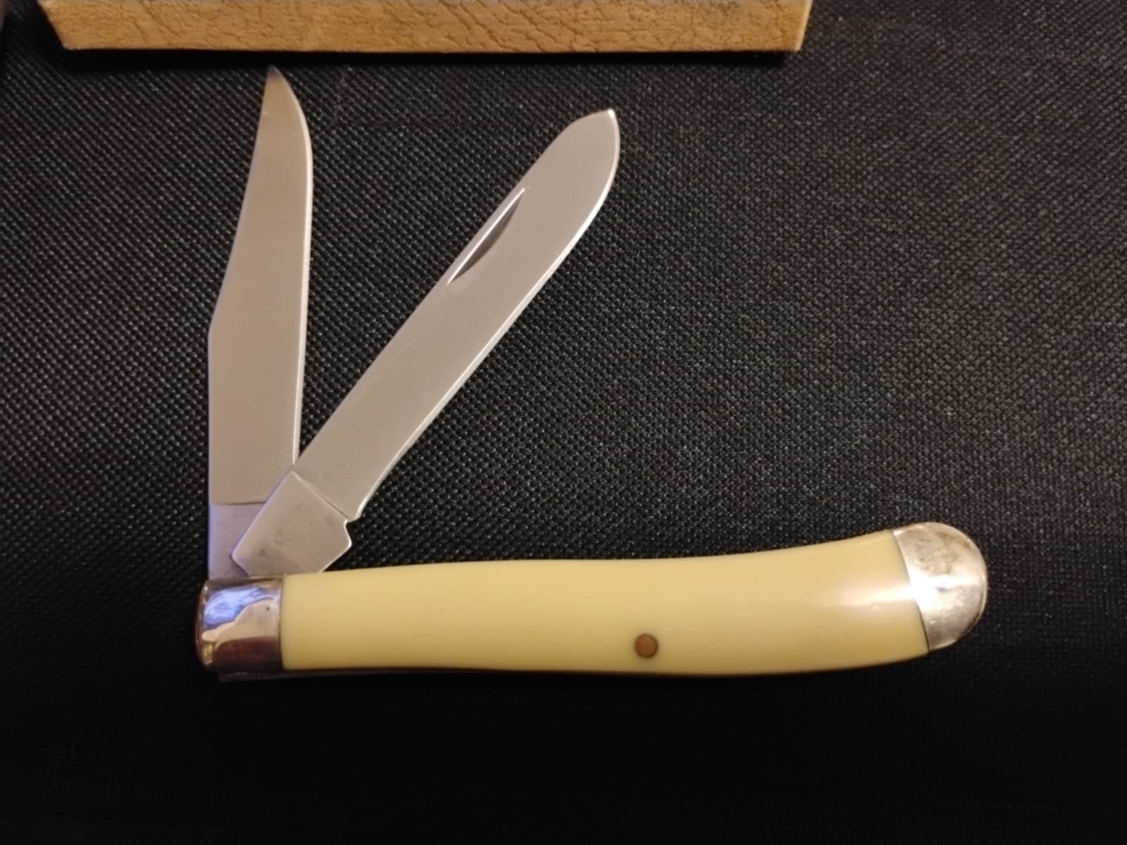 VINTAGE BUCK 329 U.S.A. TRAPPER MODEL NO 0329-YW PRE DATE CODE 5