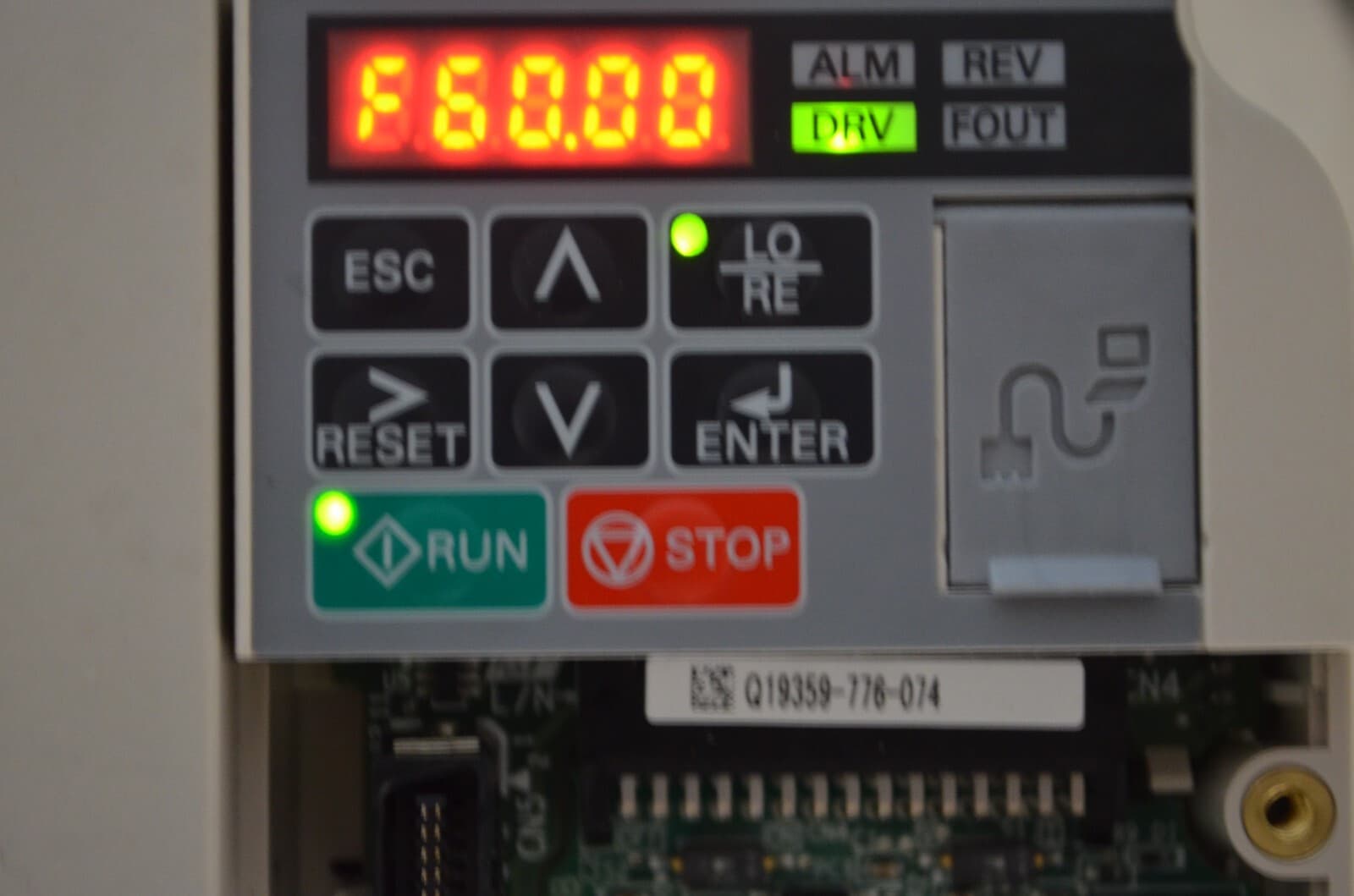 (1) Yaskawa CIMR-VU2A0010FAA V1000 Variable Frequency Drive Tested No Covers 2