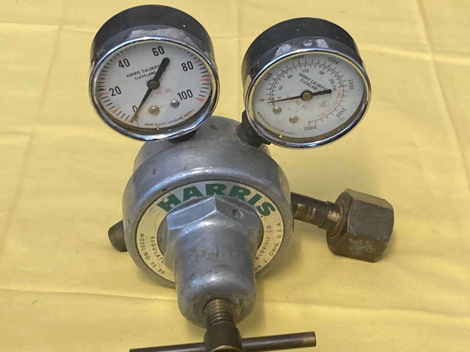 Vintage Harris compressed dual gas regulator Model 25-80 6