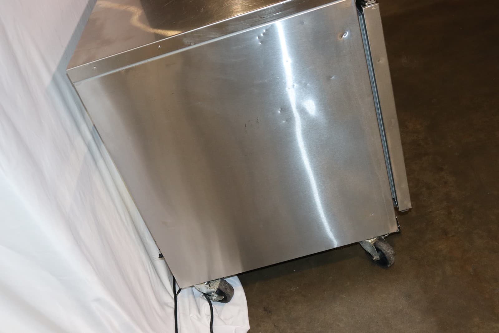 Asber AUTF-48 HC 48" 2-Section Undercounter Freezer w/ 2 Doors, 12.1 cu. ft. 4