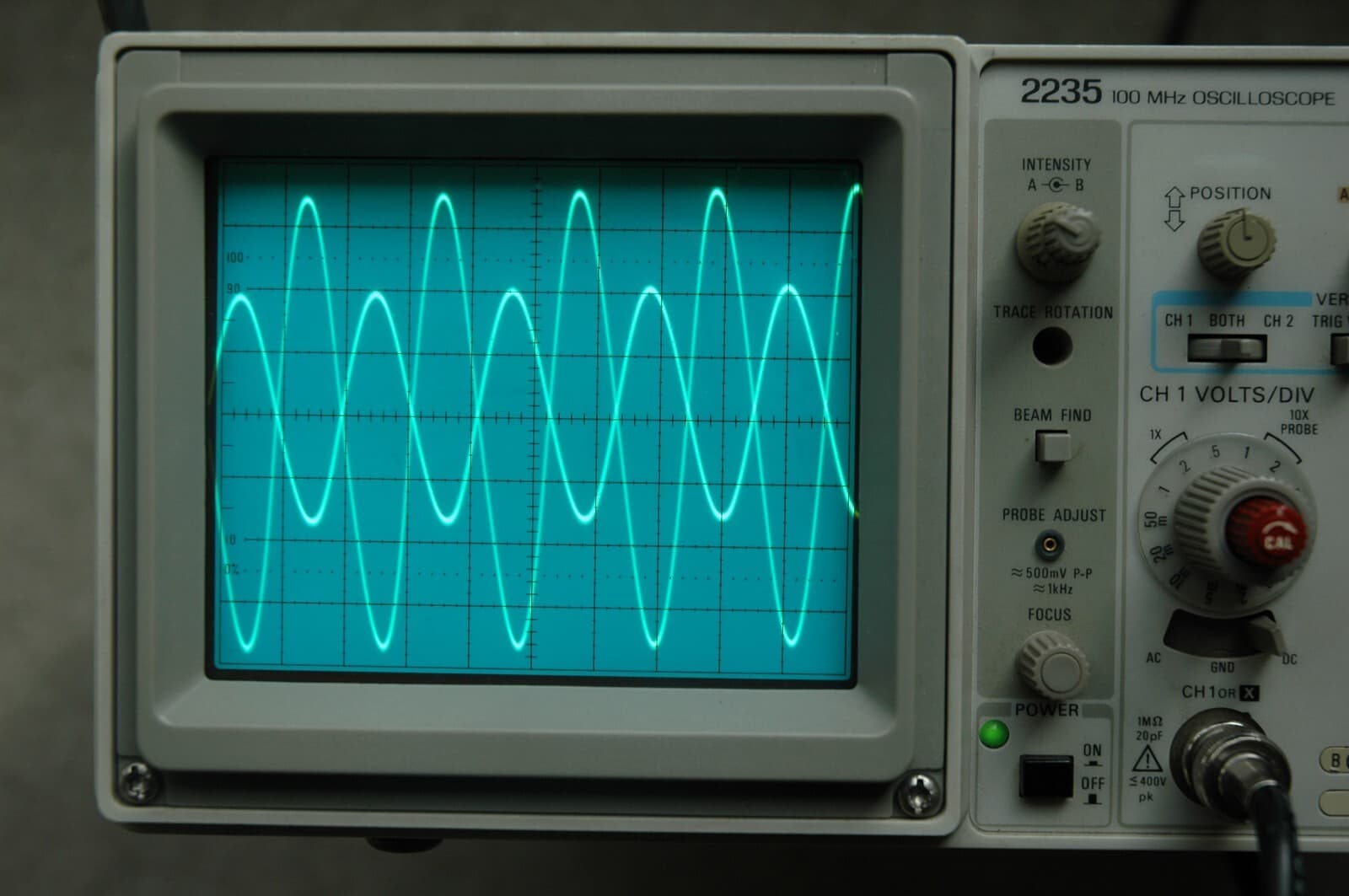 Tektronix 2235 100MHz Two Channel Oscilloscope, Two Probes, Power Cord 6