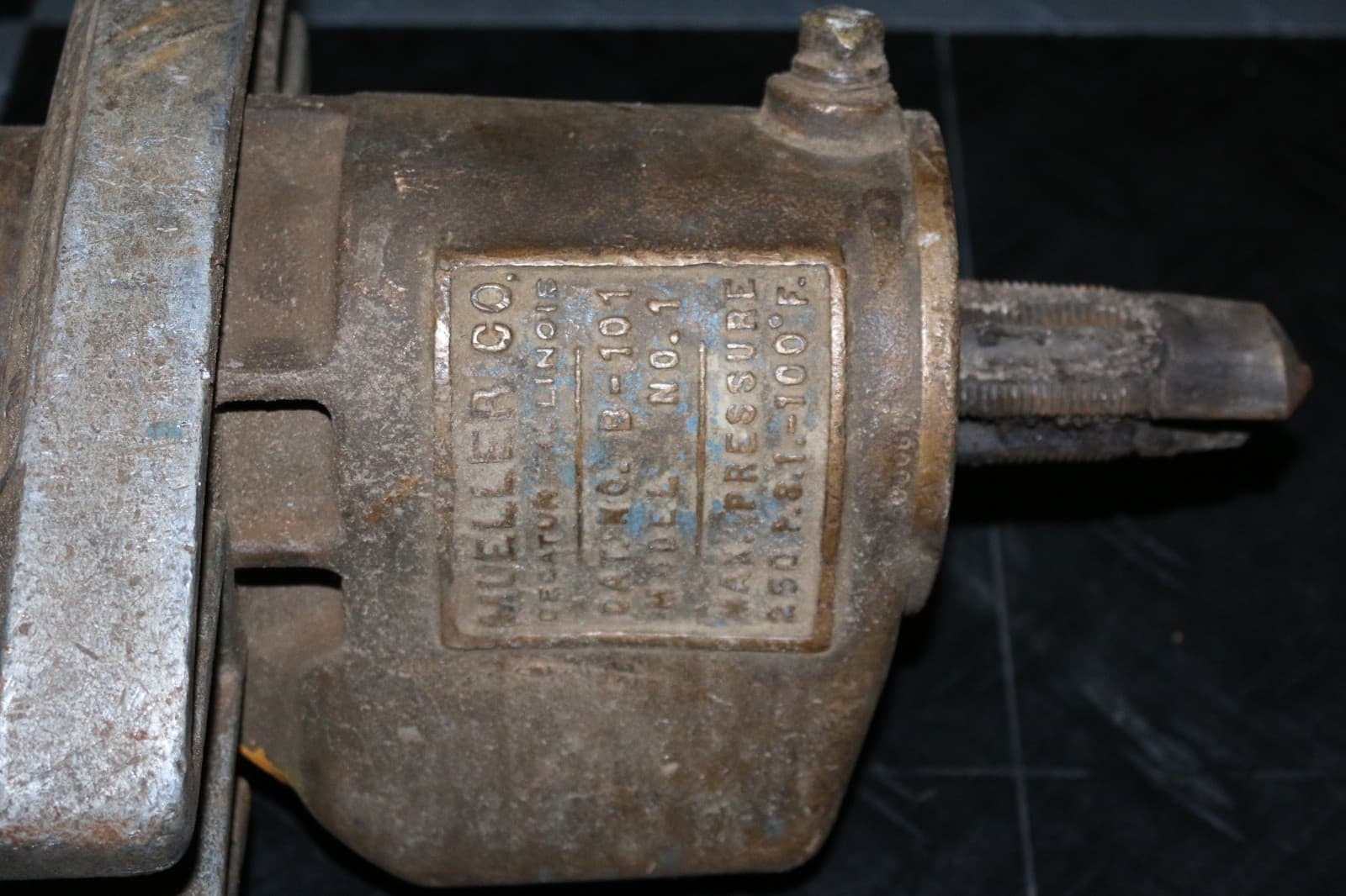 Mueller B-101 model no. 1 tap tapping tool gas lines water pipe drilling machine 2