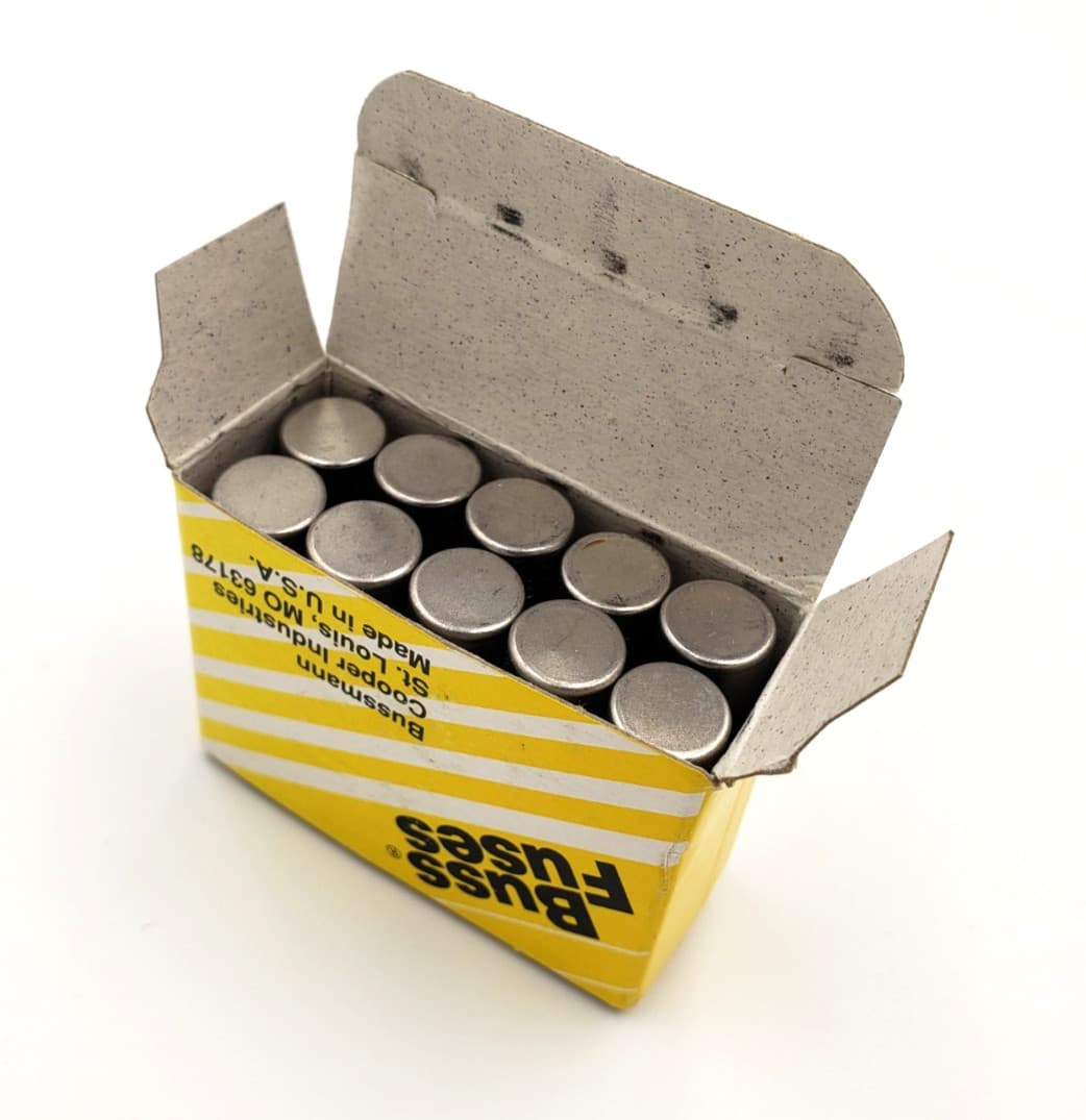 New Box of 10 Eaton Bussmann FNQ-1/8 500V 0.125A TRON Time-Delay FNQ Series Fuse 3