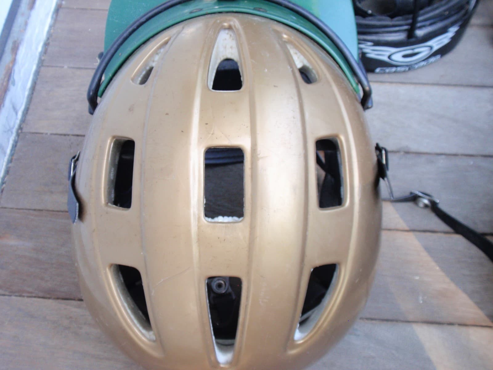 LOT OF 4 LACROSSE HELMETS CASCADE 3 MEDIUM SIZE 9 - 1 SIZE  LARGE CLH2 6