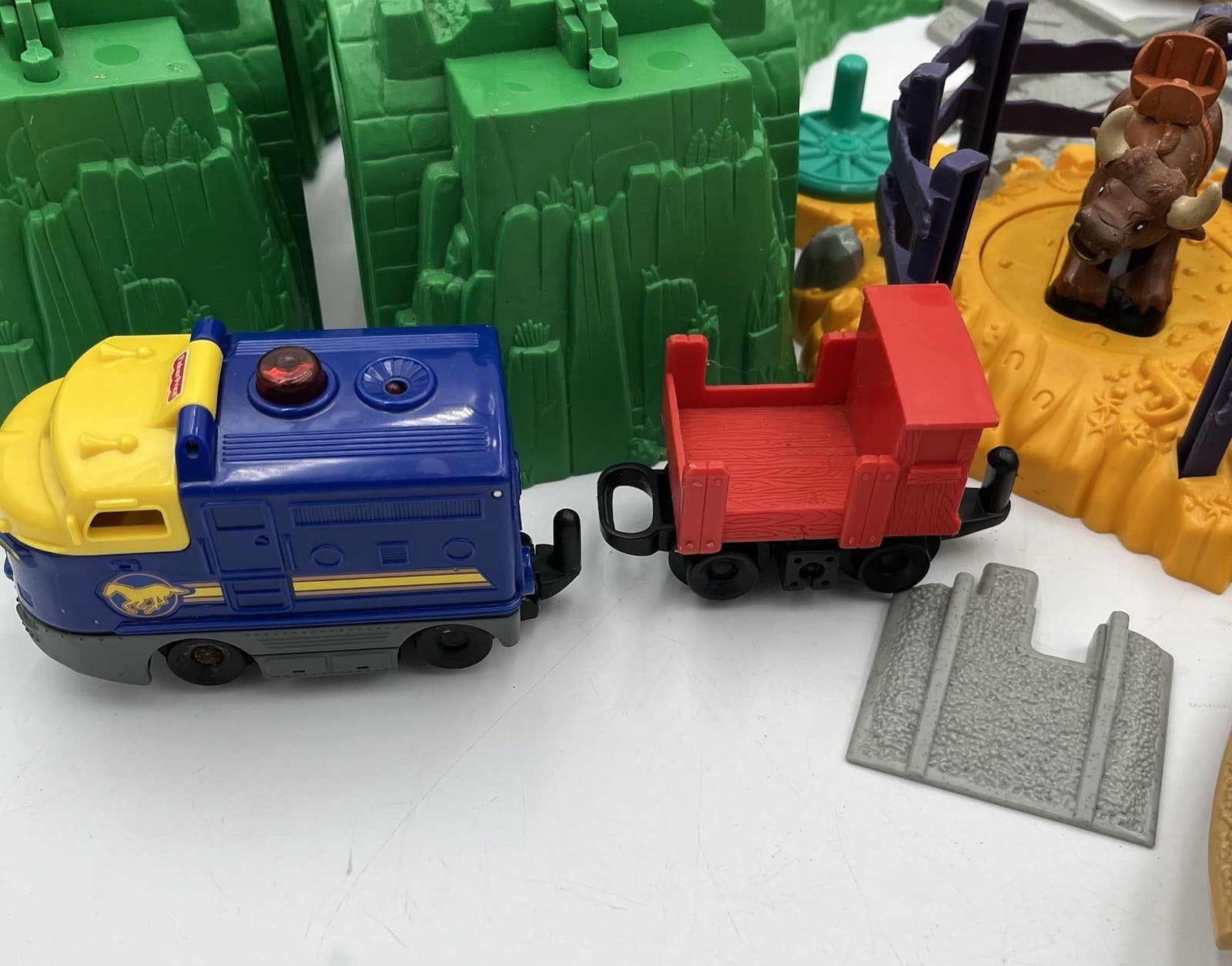 Fisher Price GeoTrax Lot from Rope 'N Ride Ranch & Other Train sets 31 pieces 3