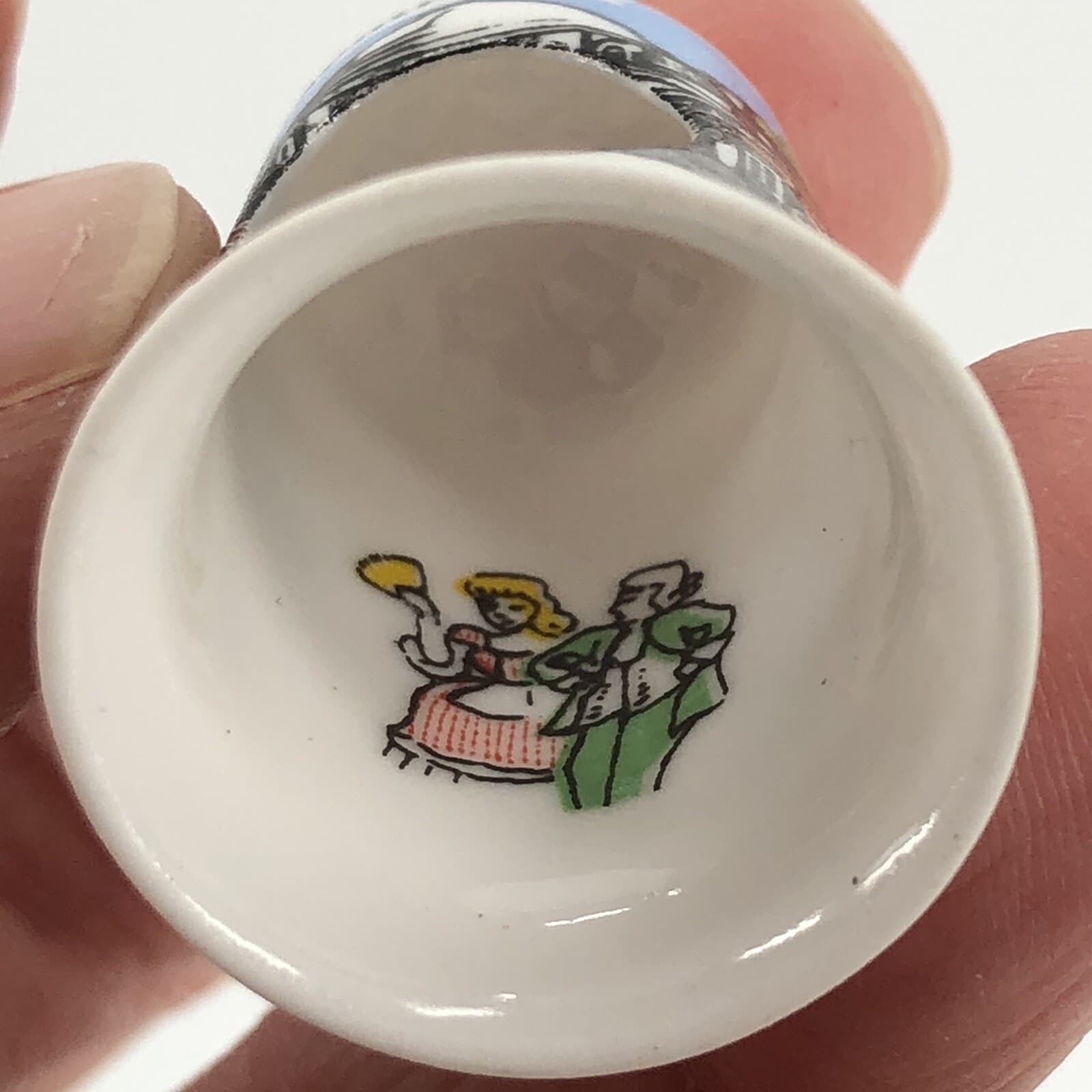 Monticello Charlottesville, VA Great Britain Bone China Thimble w/ Cut Out Peek 4