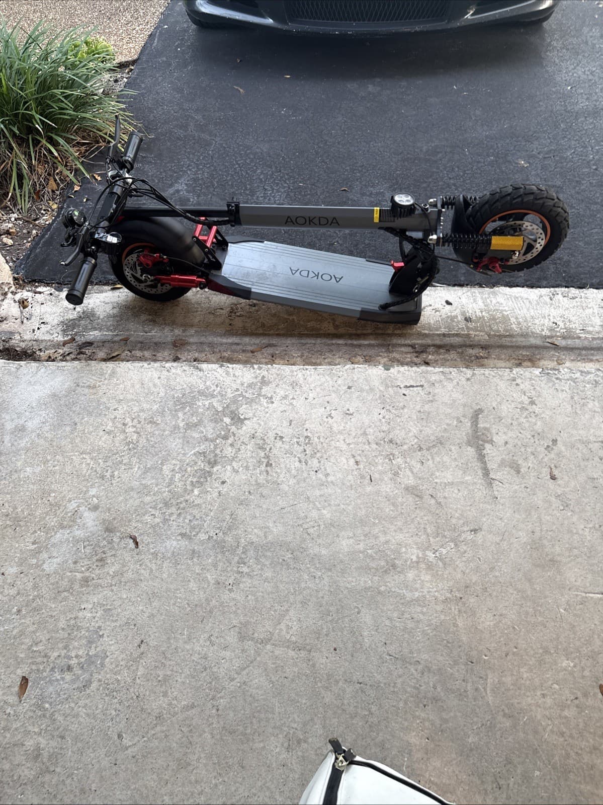 AOKDA Electric Scooter 1000W 30mph. Great Condition However back tire is flat. 6