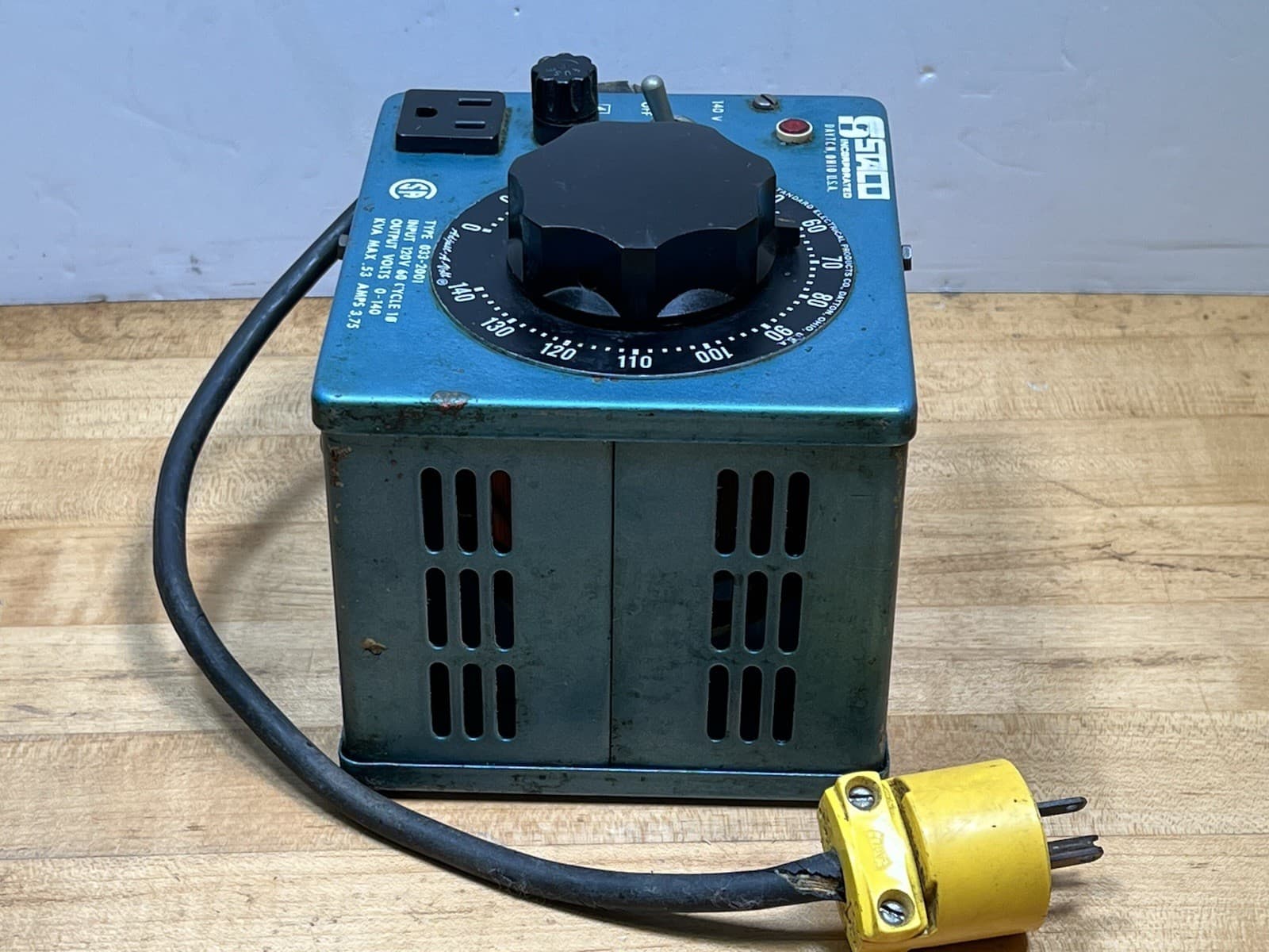 Staco 033-2001 Variable Electric Autotransformer - 3.75 AMPS, Output: 0-140v 4