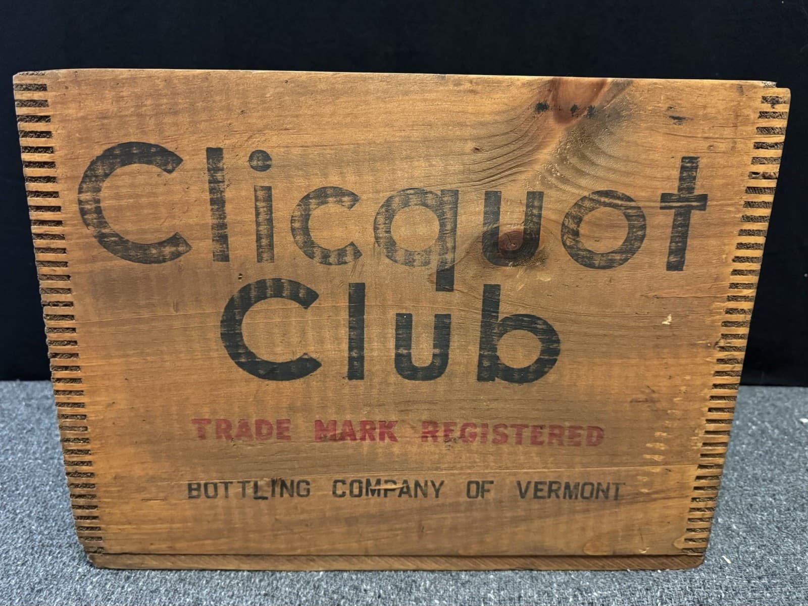 Vintage Clicquot Club Wood Crate Dovetail Early Soda Box 16.75x12.5x12.75 VT 6