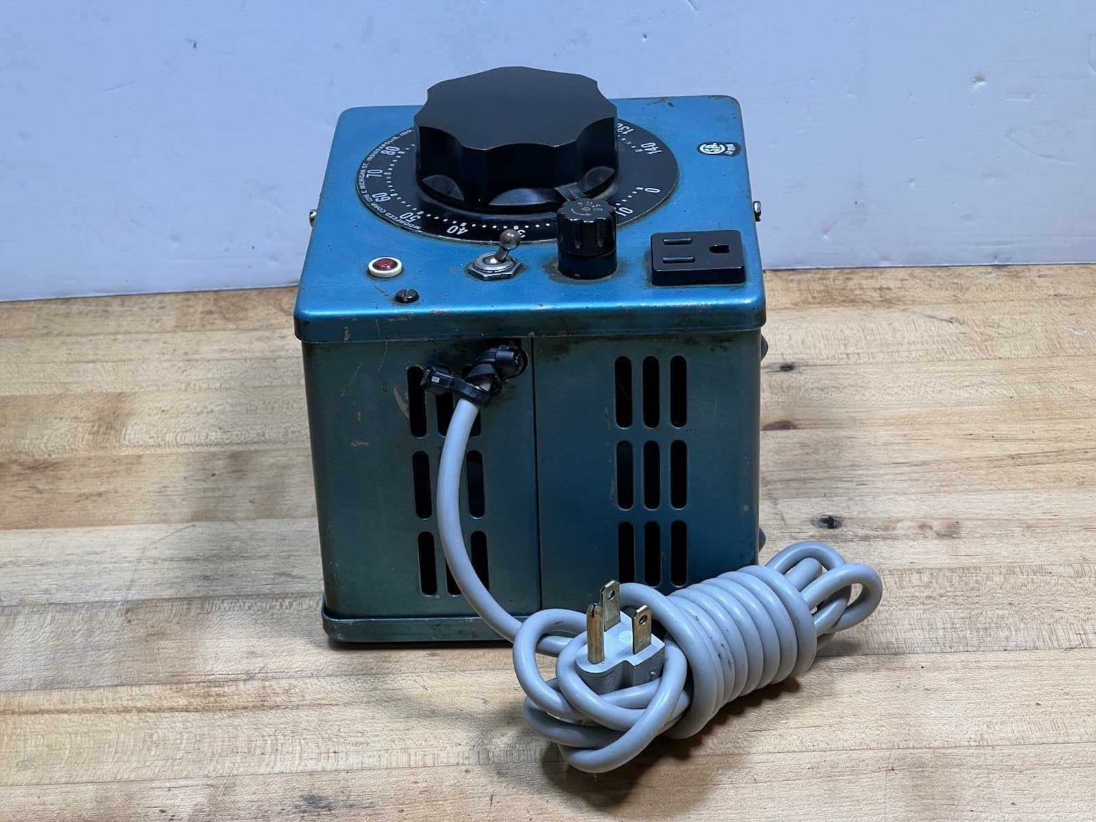 Moorfeed 033-2001 Variable Electric Autotransformer - 3.75 AMPS, Output: 0-140v 6