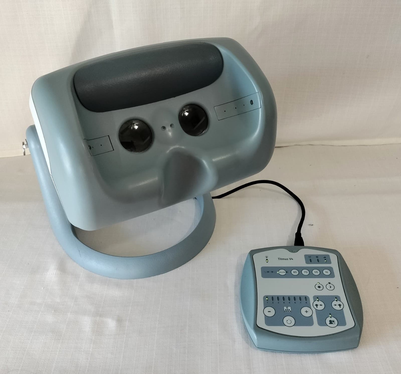 Honeywell Titmus V4 Vision Screener With control 3