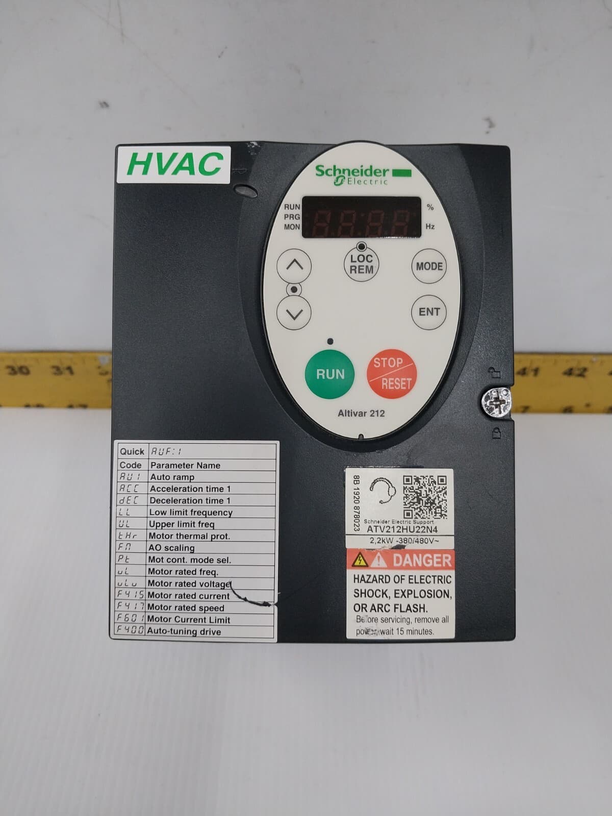 NEW SCHNEIDER 3 HP AC VFD VARIABLE SPEED DRIVE 2.2kW 480 VAC  ATV212HU22N4 2