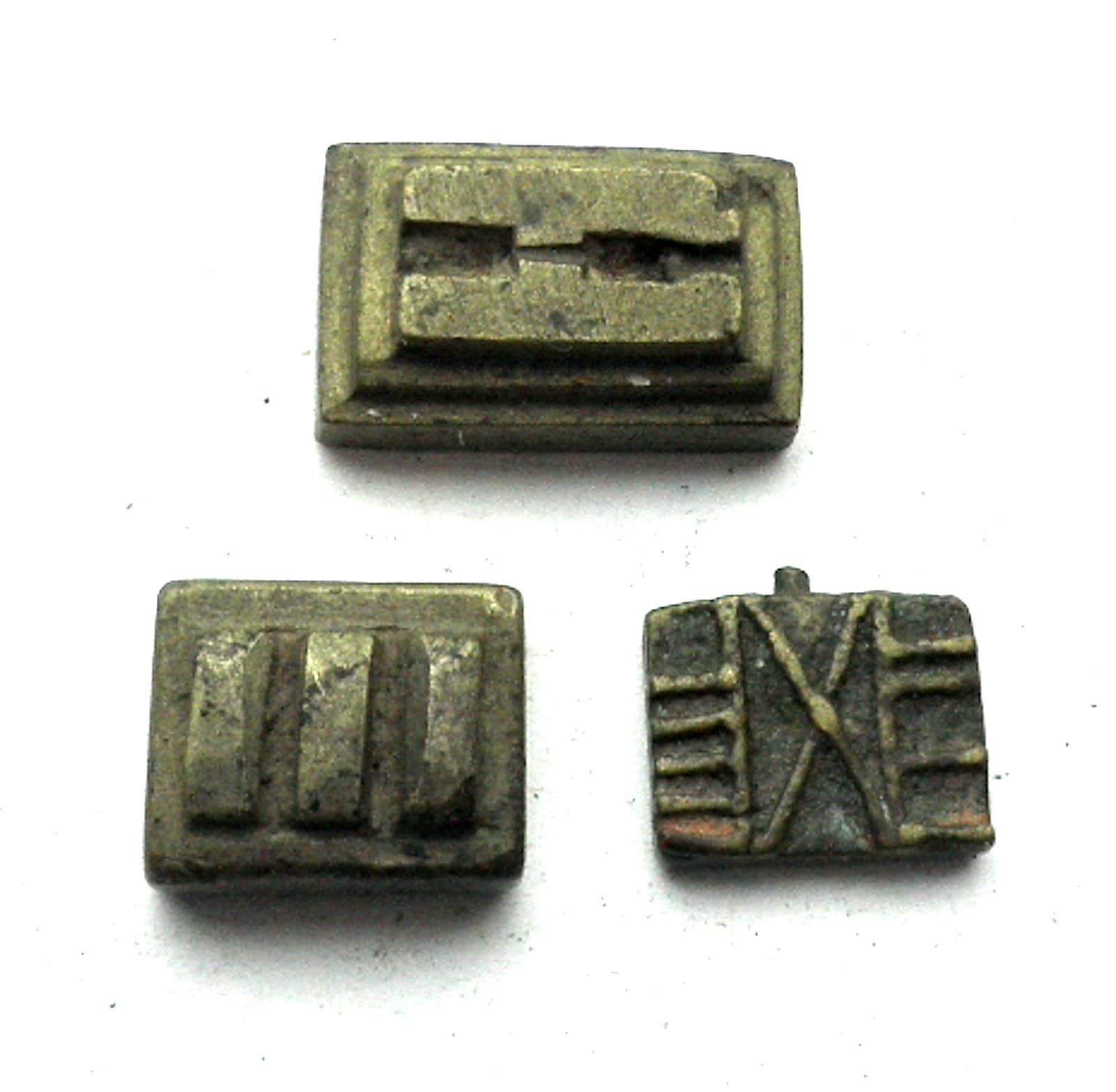 3 BRASS AFRICAN ASHANTI AKAN GEOMETRIC GOLD WEIGHTS 1400-1720 AD 19.4g. Lot 13