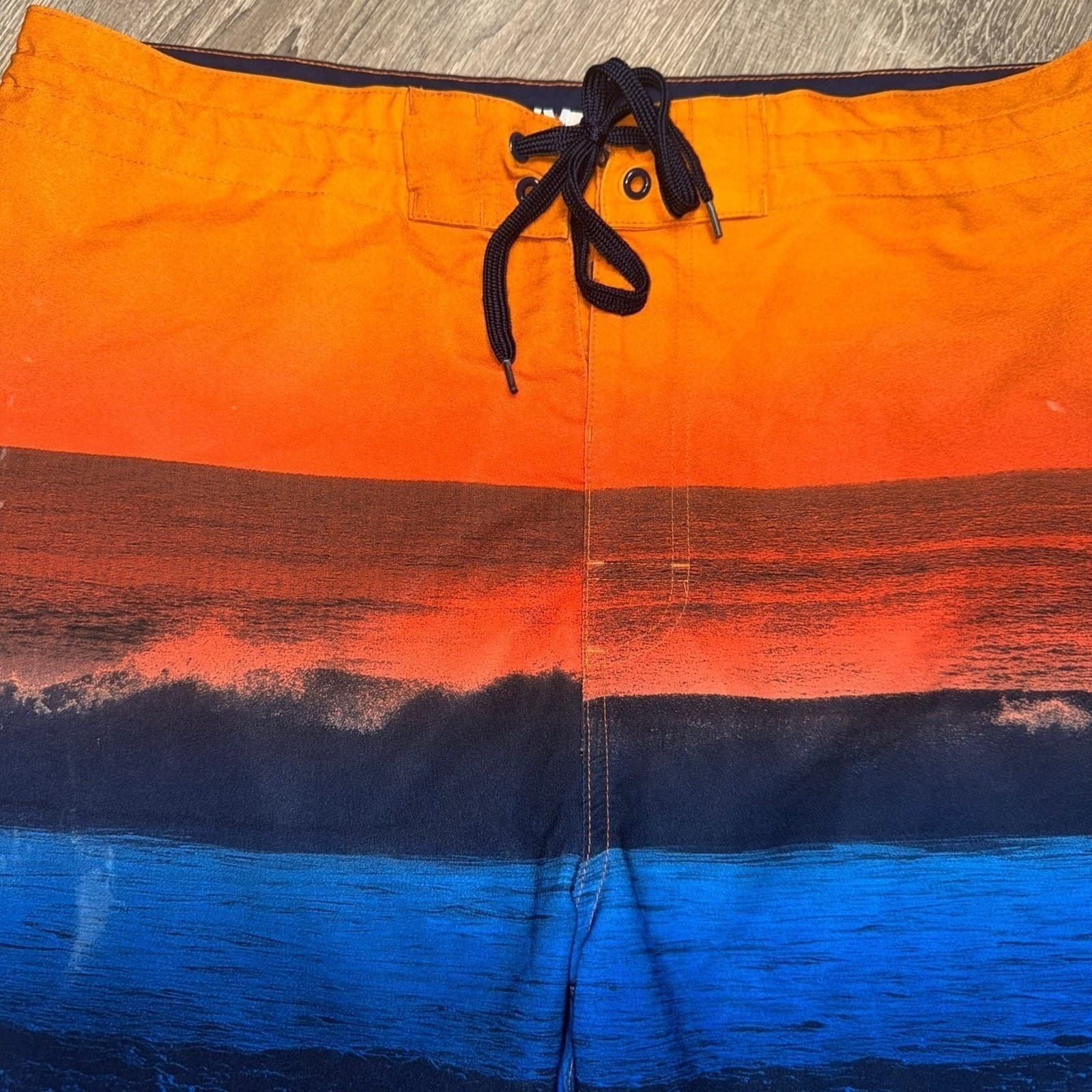 Y2K Old Navy California Sunset Boardshorts Size 36 – Ocean Wave Surf Trunks 5