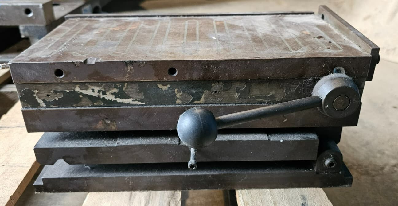 Robbins Co. A-10 Articulating Base Compound Magnetic Chuck 6" x 12"