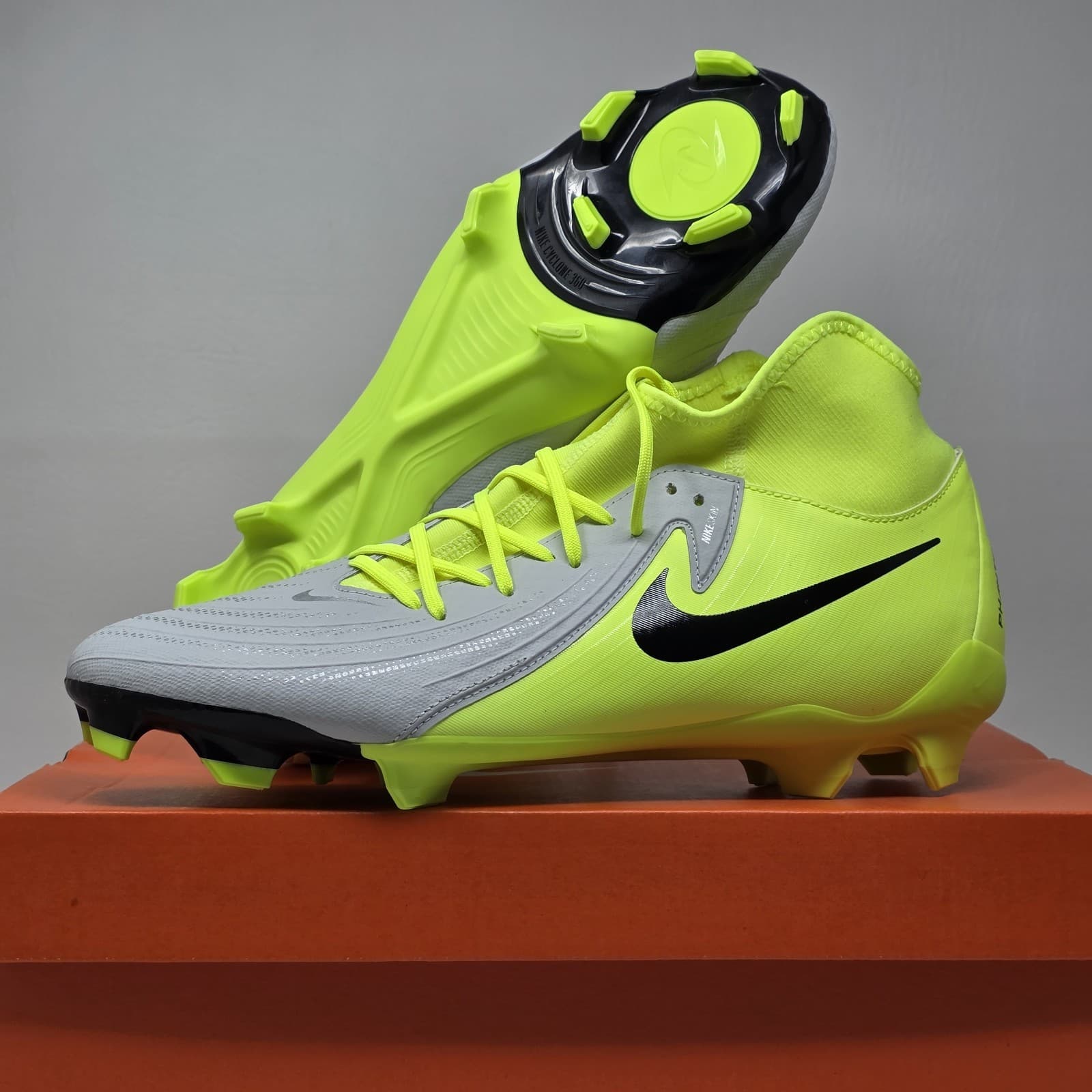 Nike Phantom Luna II Academy FG MG Soccer Cleats Mens Size 11.5 FD6725-003 New