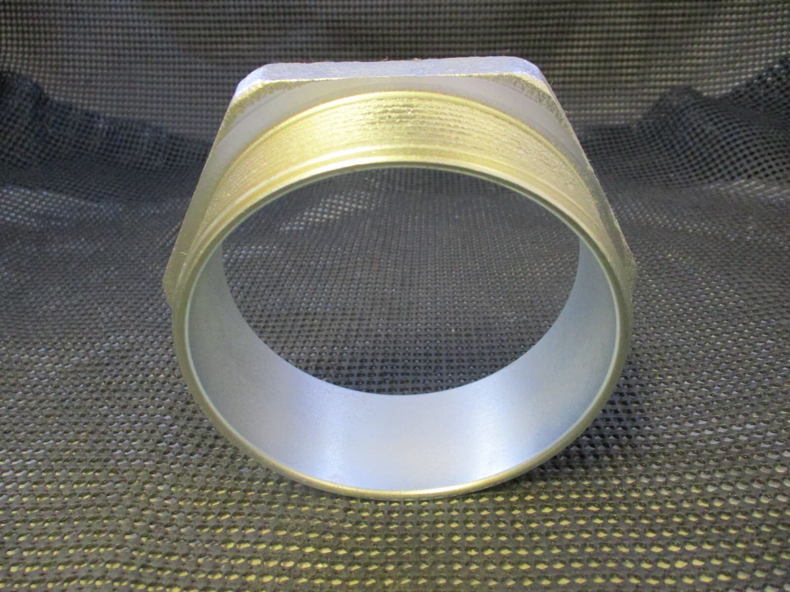 CROUSE HINDS 59  MALLEABLE IRON 4" CONDUIT CHASE NIPPLE 5