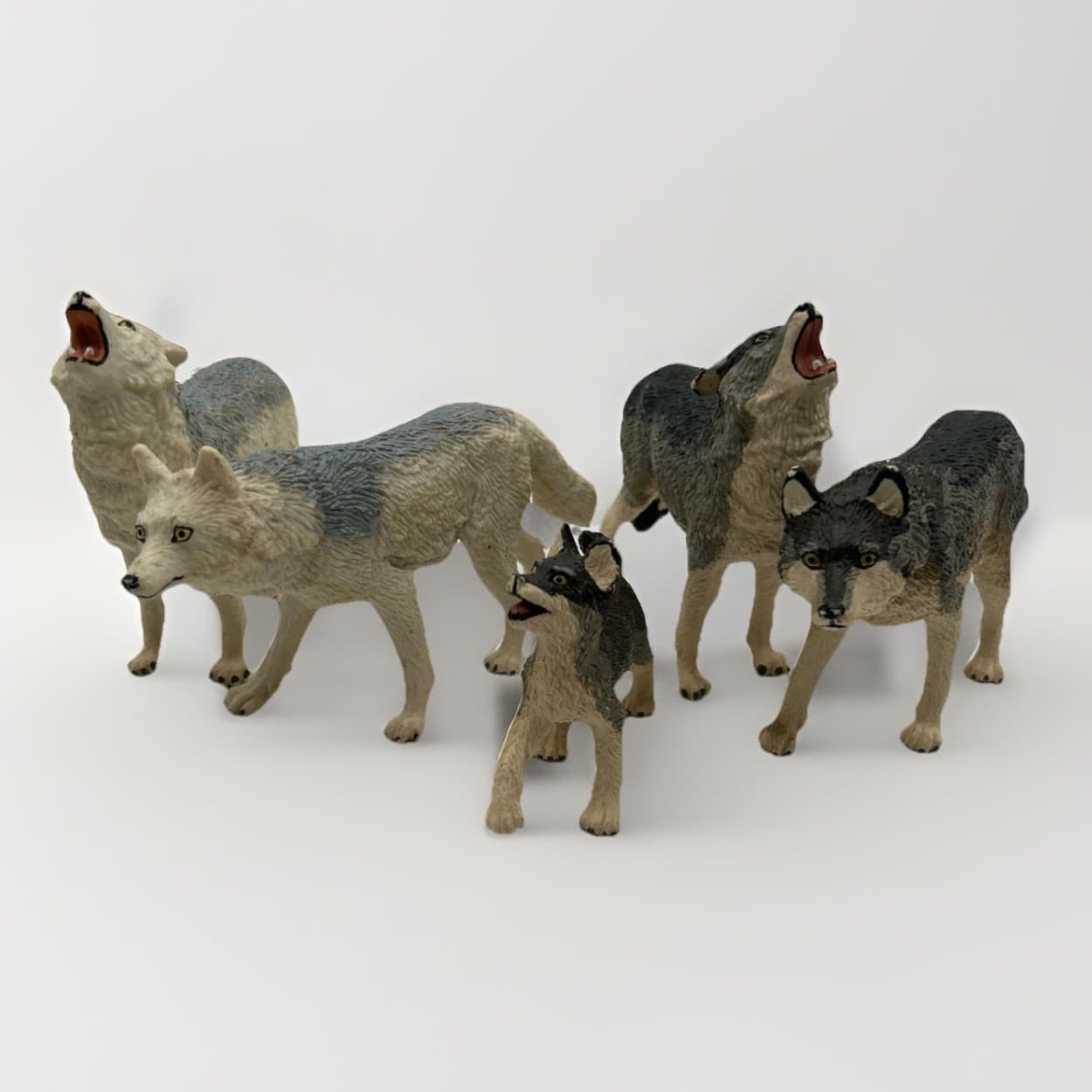 VTG Safari Ltd. Vanishing Timber Wolves Wildlife Animal Figures/5 1990 Adult Pup