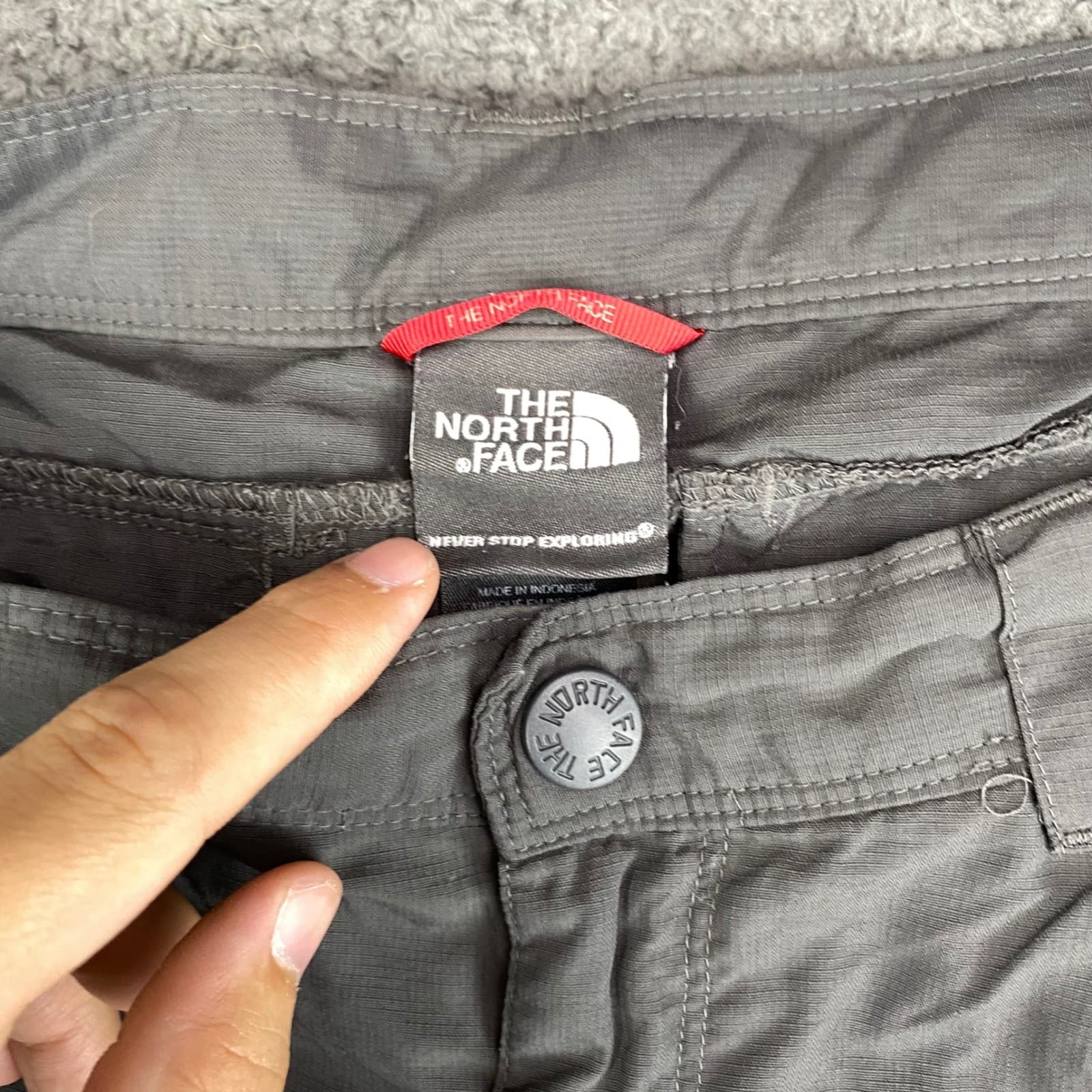 The North Face Mens Cargo Pants Gray Nylon Hiking Travel Lightweight Small 2