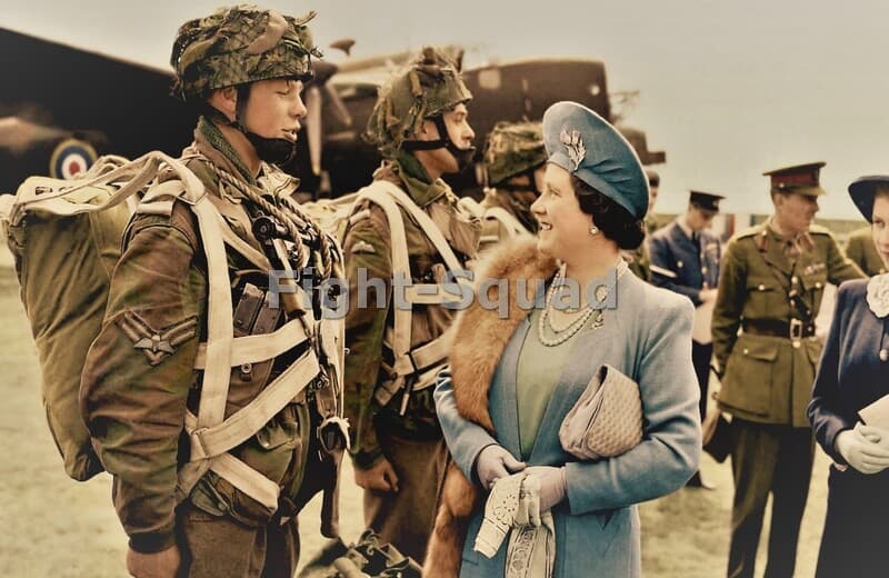 WW2 Picture Photo British Queen Elizabeth visiting 6th Airborne Division 4239