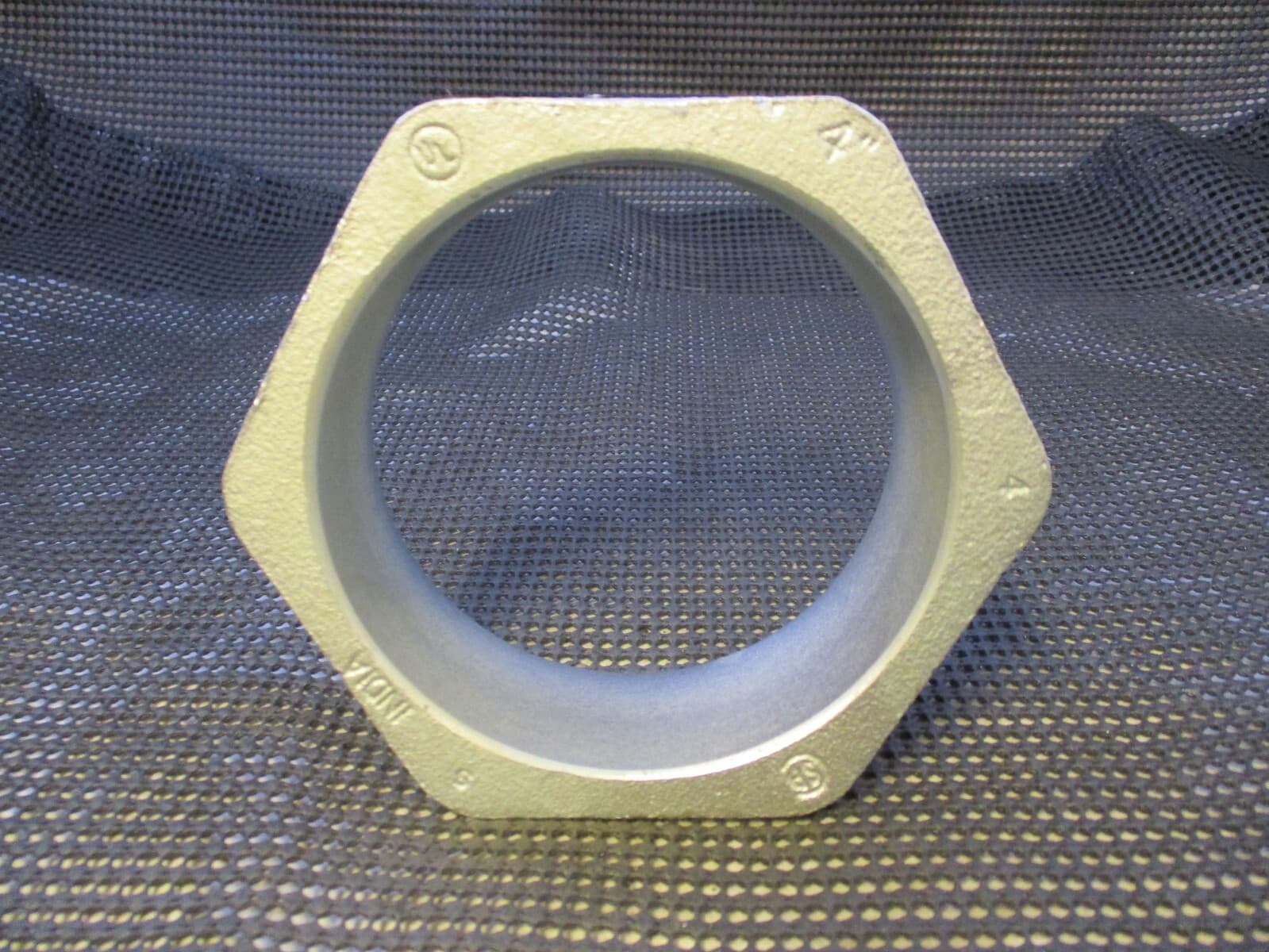 CROUSE HINDS 59  MALLEABLE IRON 4" CONDUIT CHASE NIPPLE 4